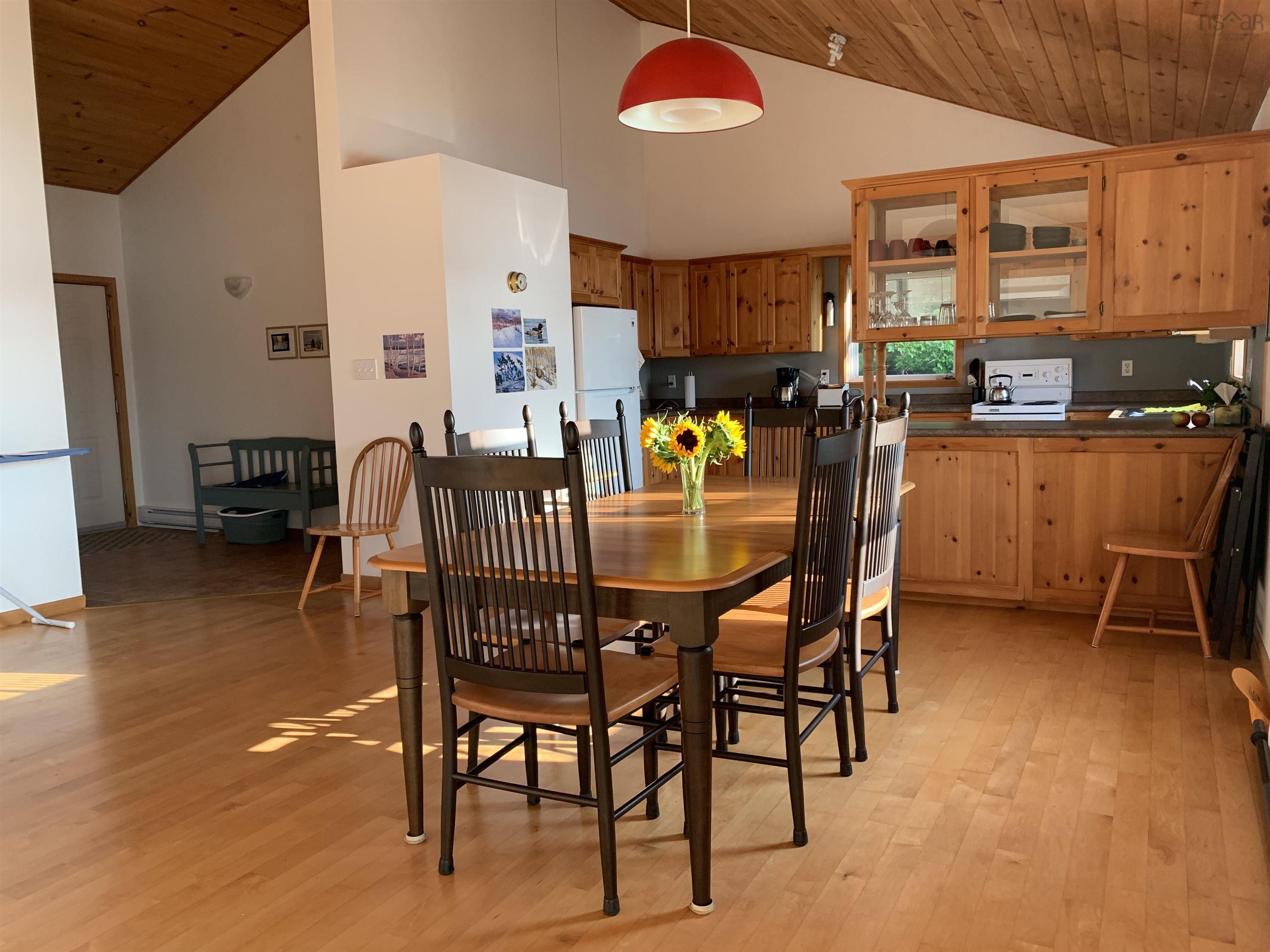 $325,000.00: 98 Lake View Drive, Westfield