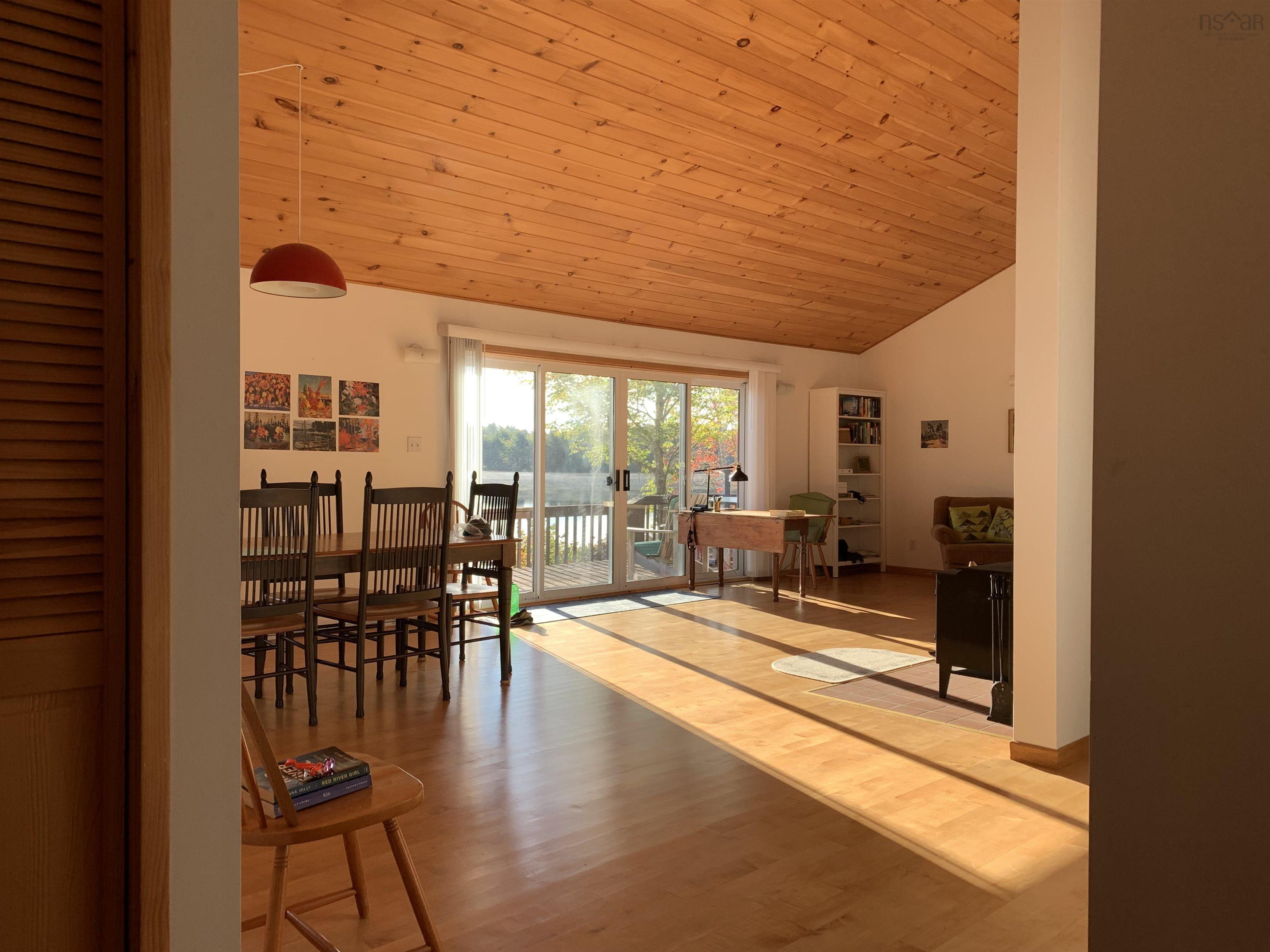 $325,000.00: 98 Lake View Drive, Westfield