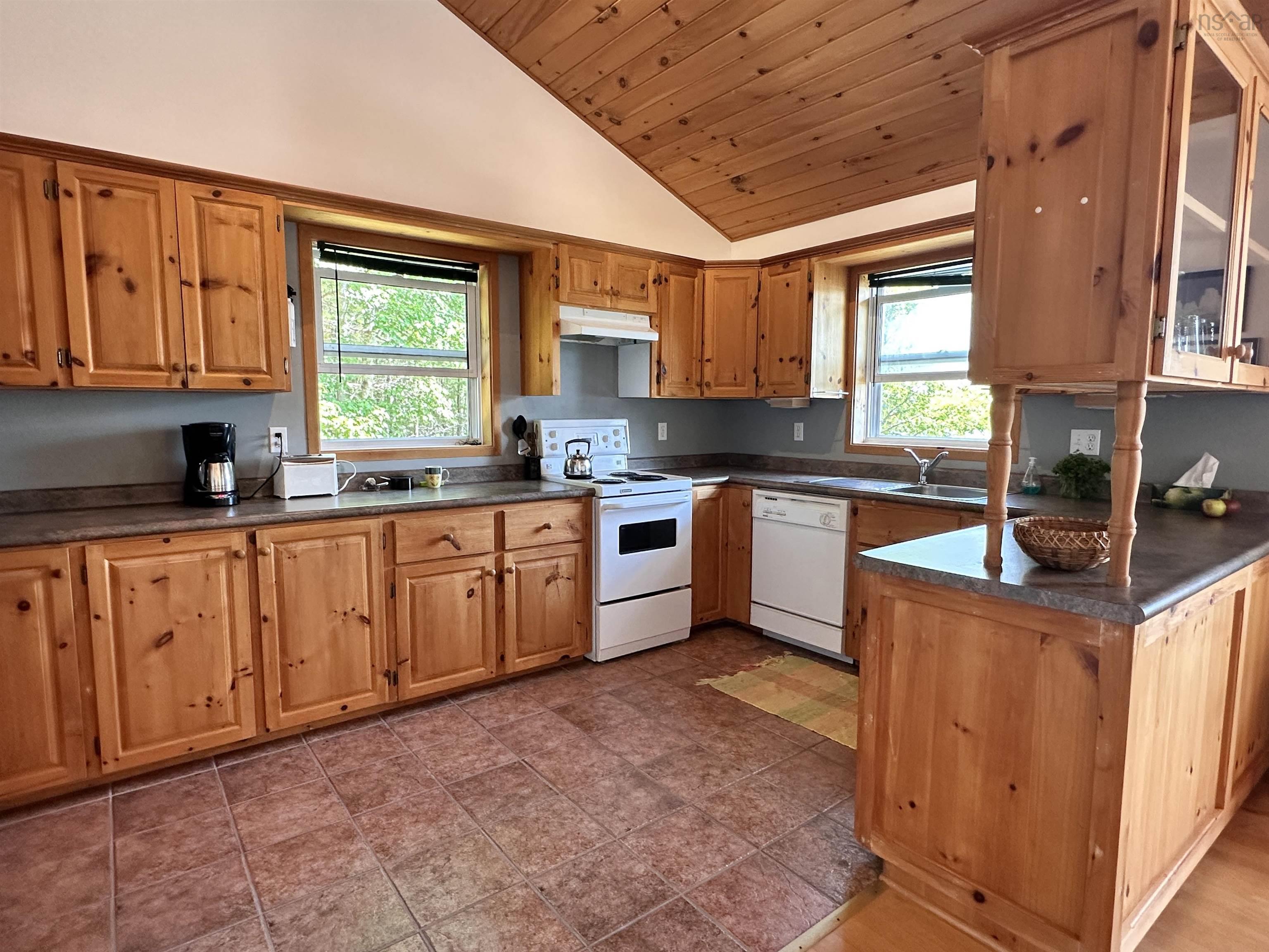 $325,000.00: 98 Lake View Drive, Westfield