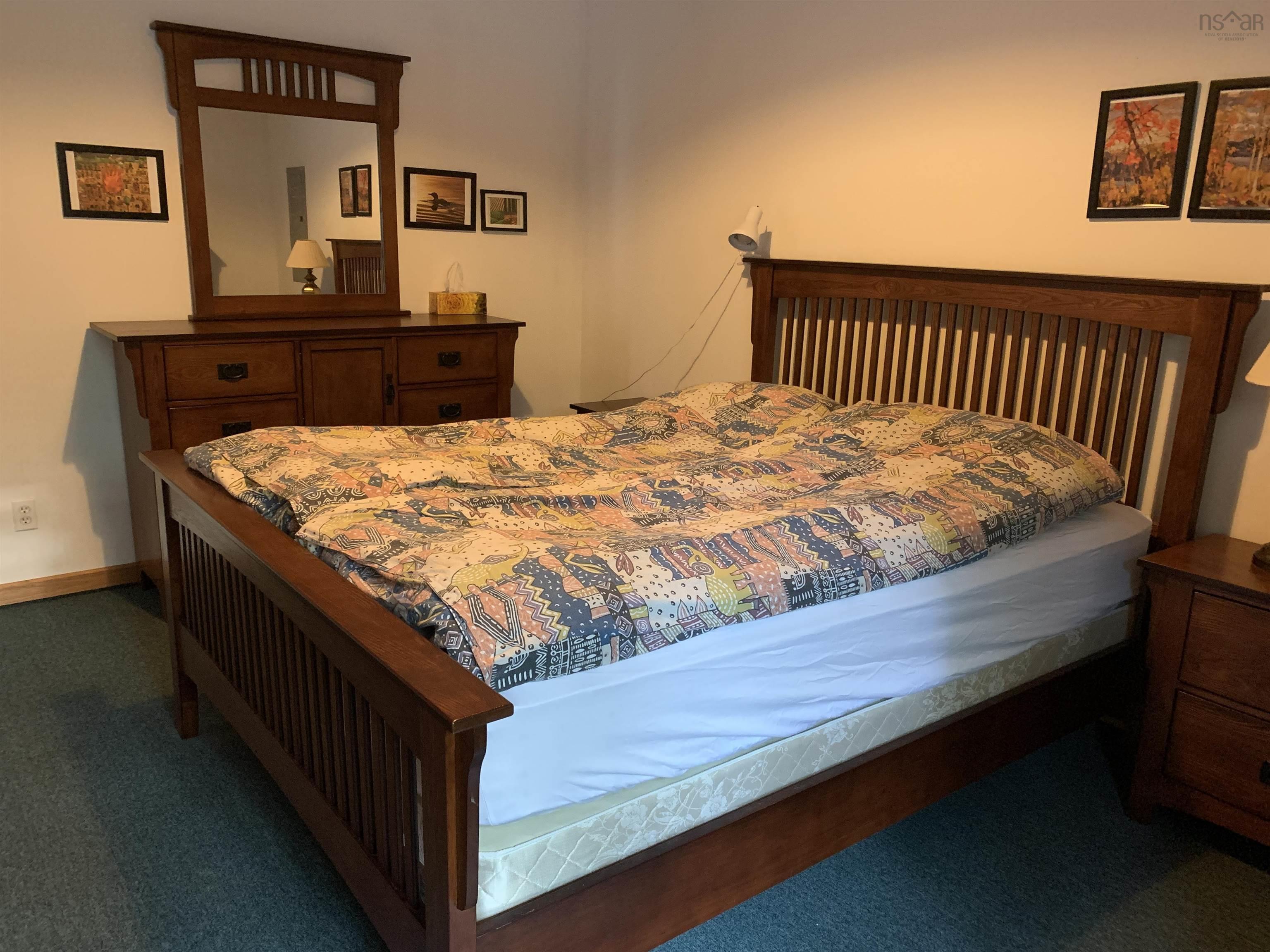 $325,000.00: 98 Lake View Drive, Westfield