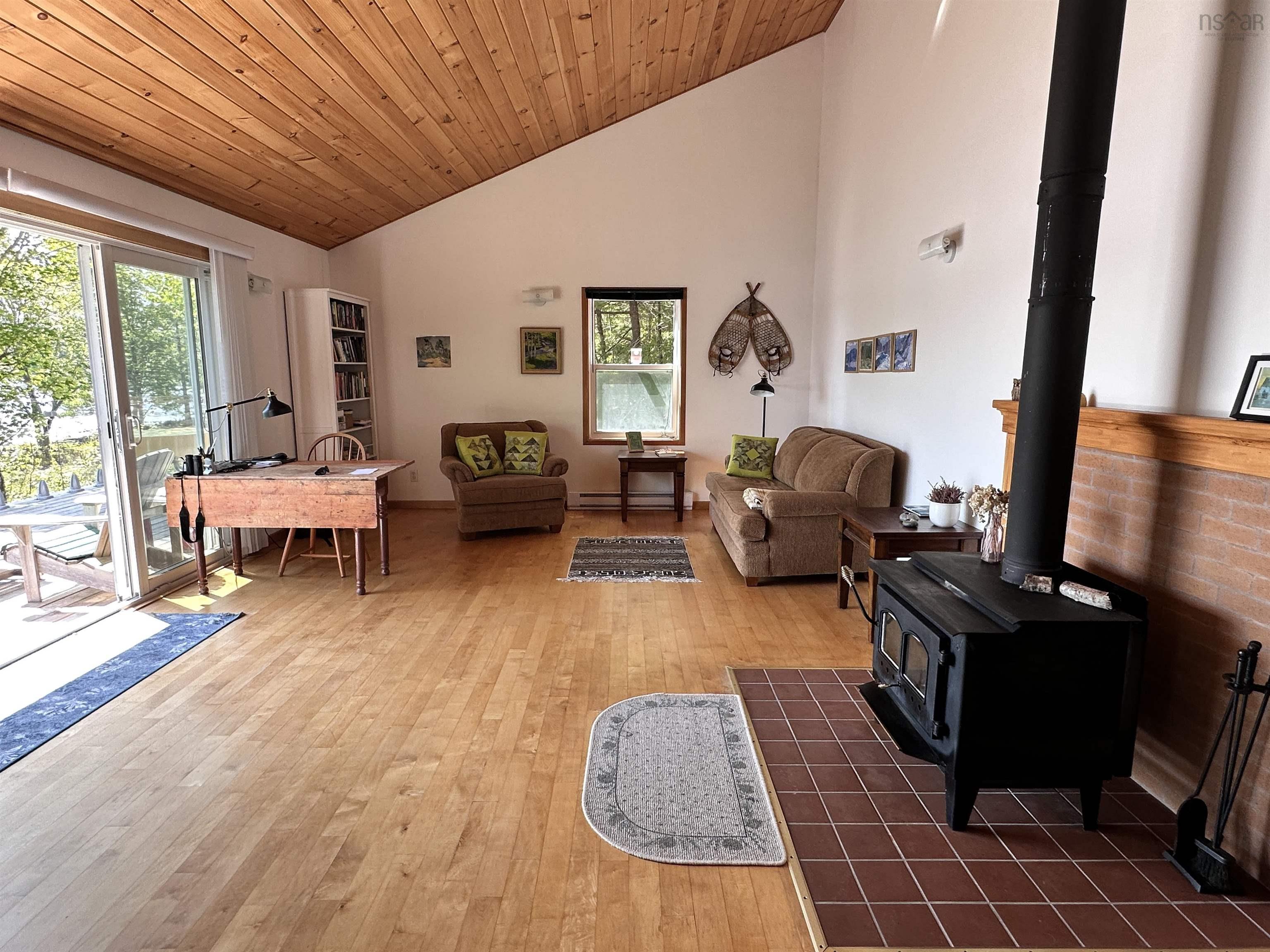 $325,000.00: 98 Lake View Drive, Westfield