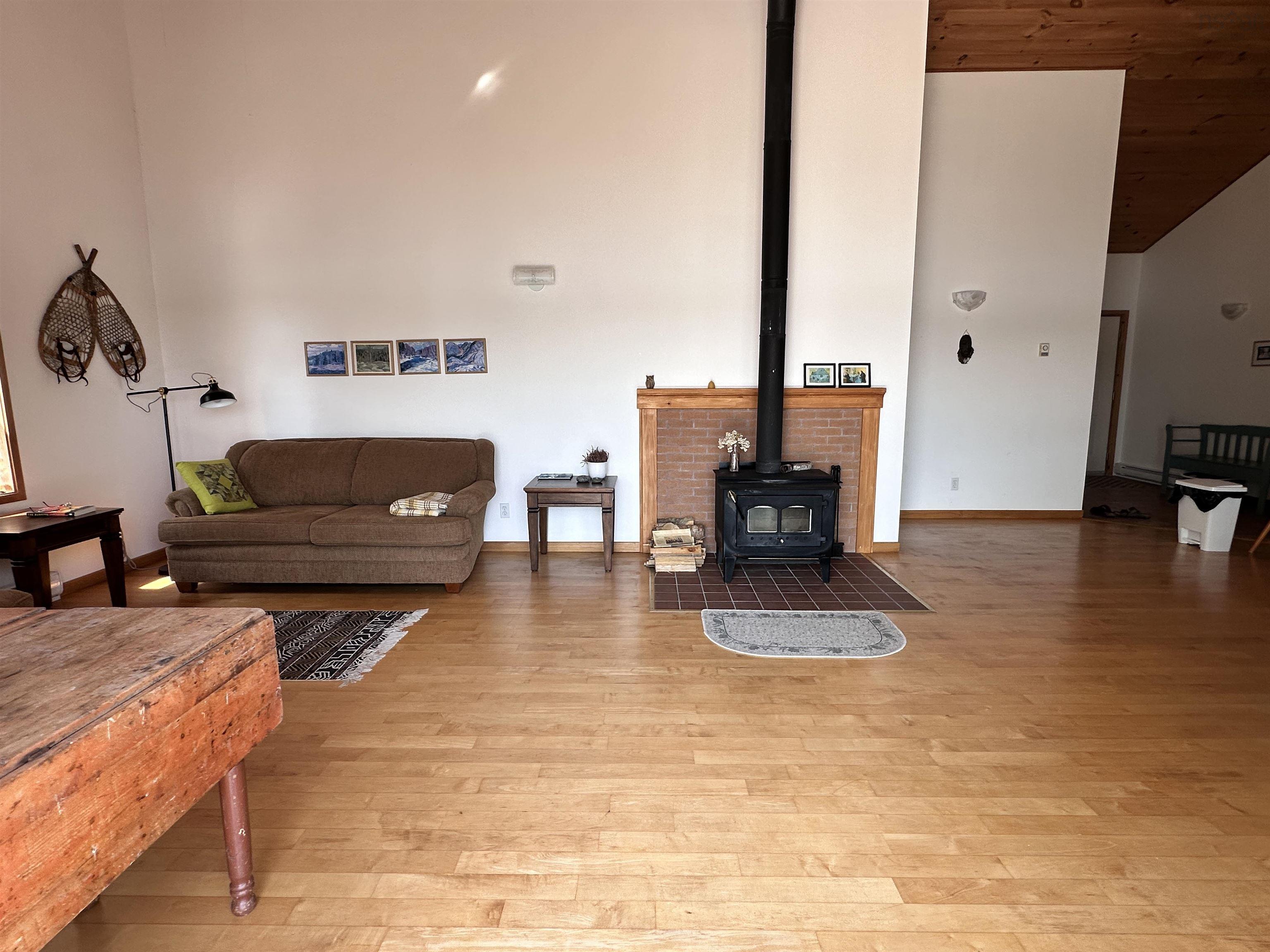 $325,000.00: 98 Lake View Drive, Westfield