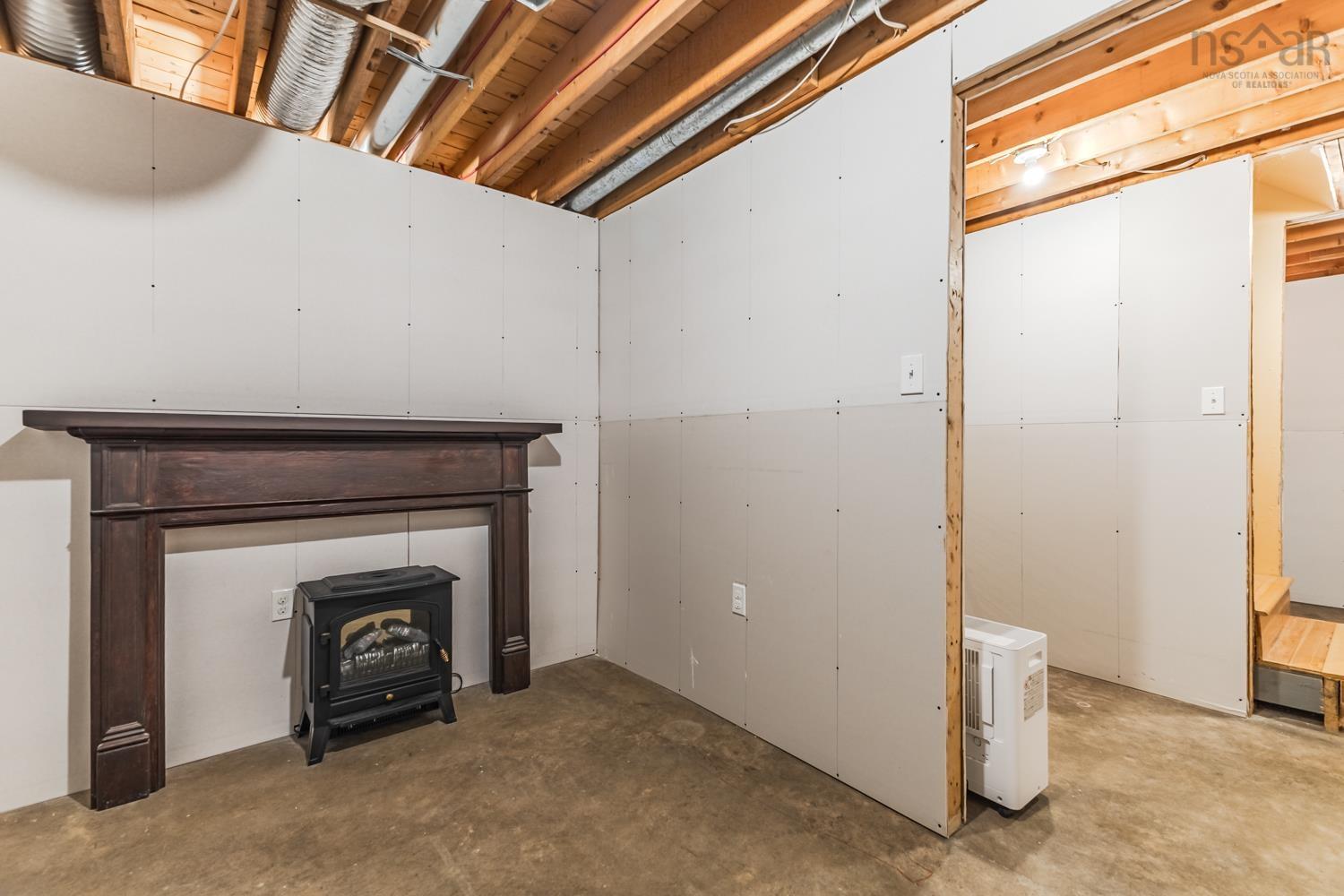 $515,000.00: 56 Hiram Lynds Rd, North River