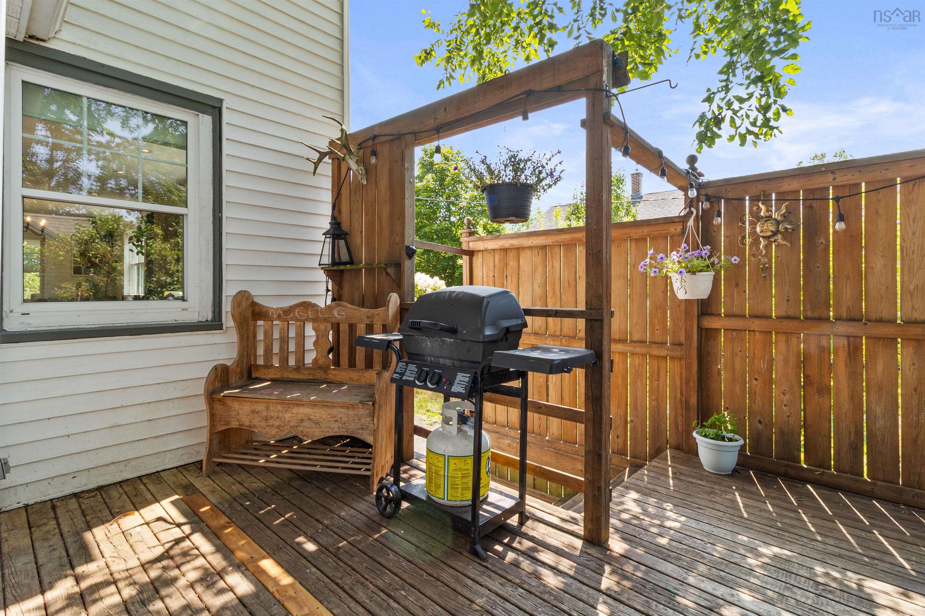 $574,900.00: 22 Brookside Avenue, Dartmouth