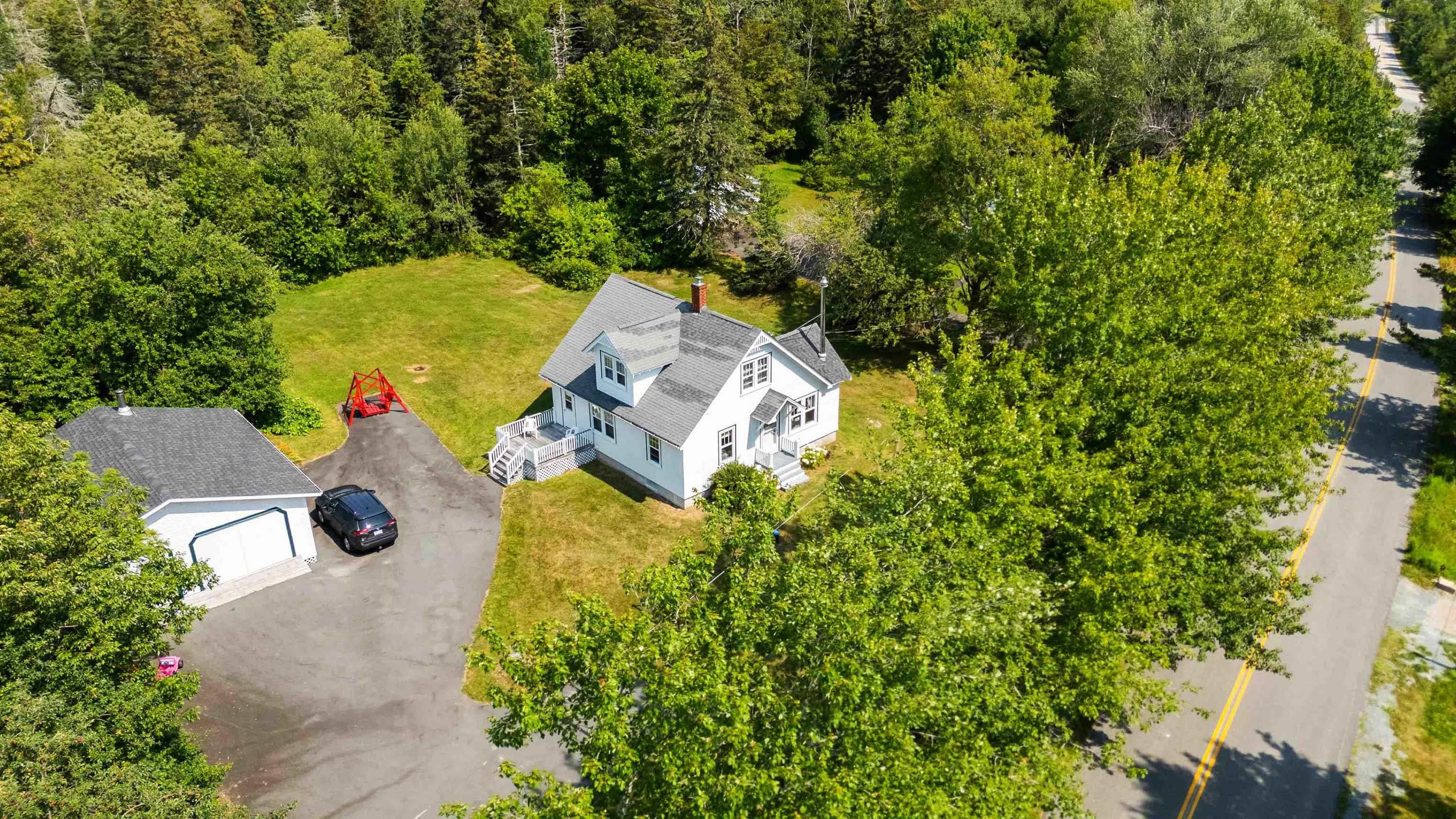 $399,900.00: 42 Back Road, Broad Cove