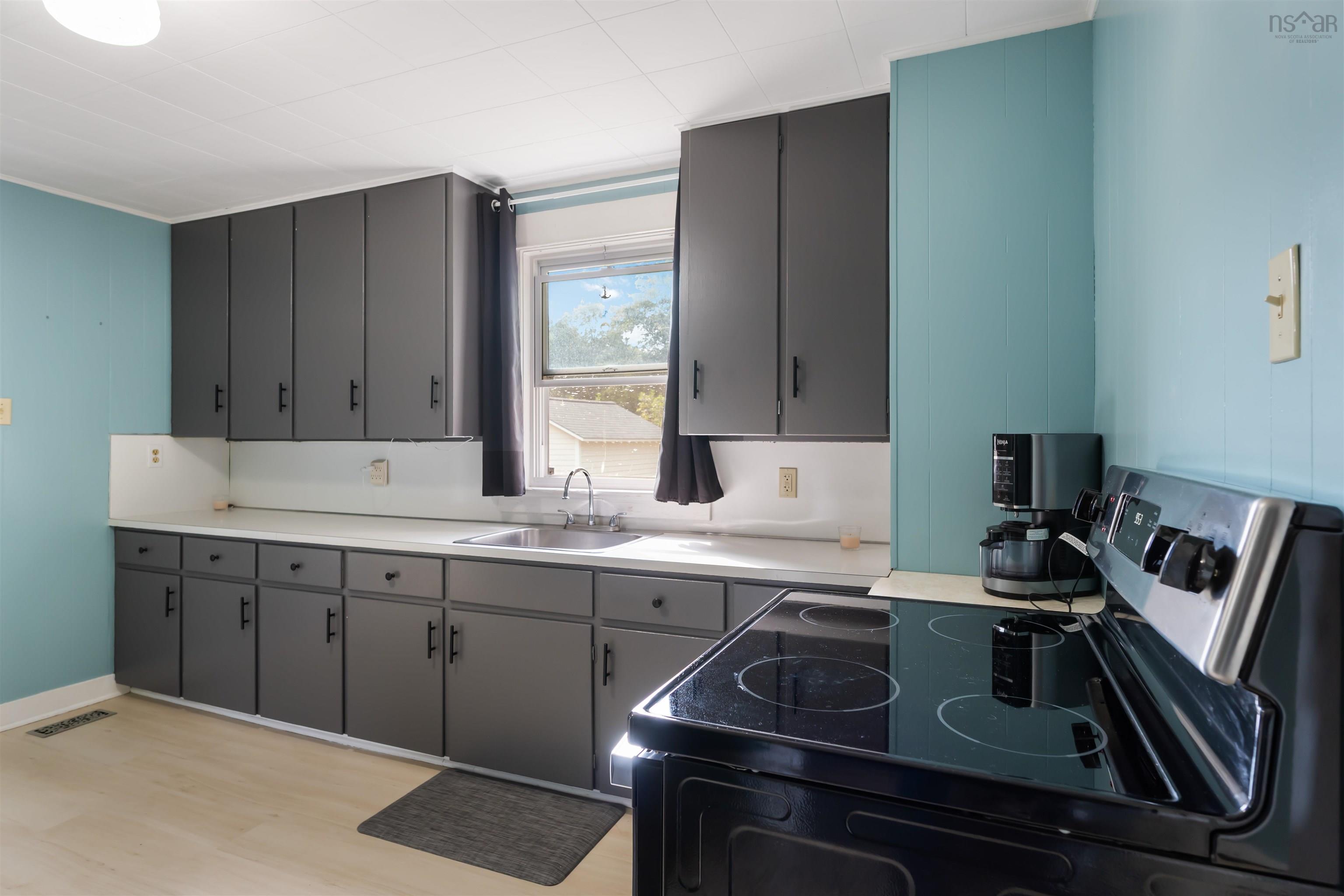 $333,333.00: 1466 Bridge Street, Kingston