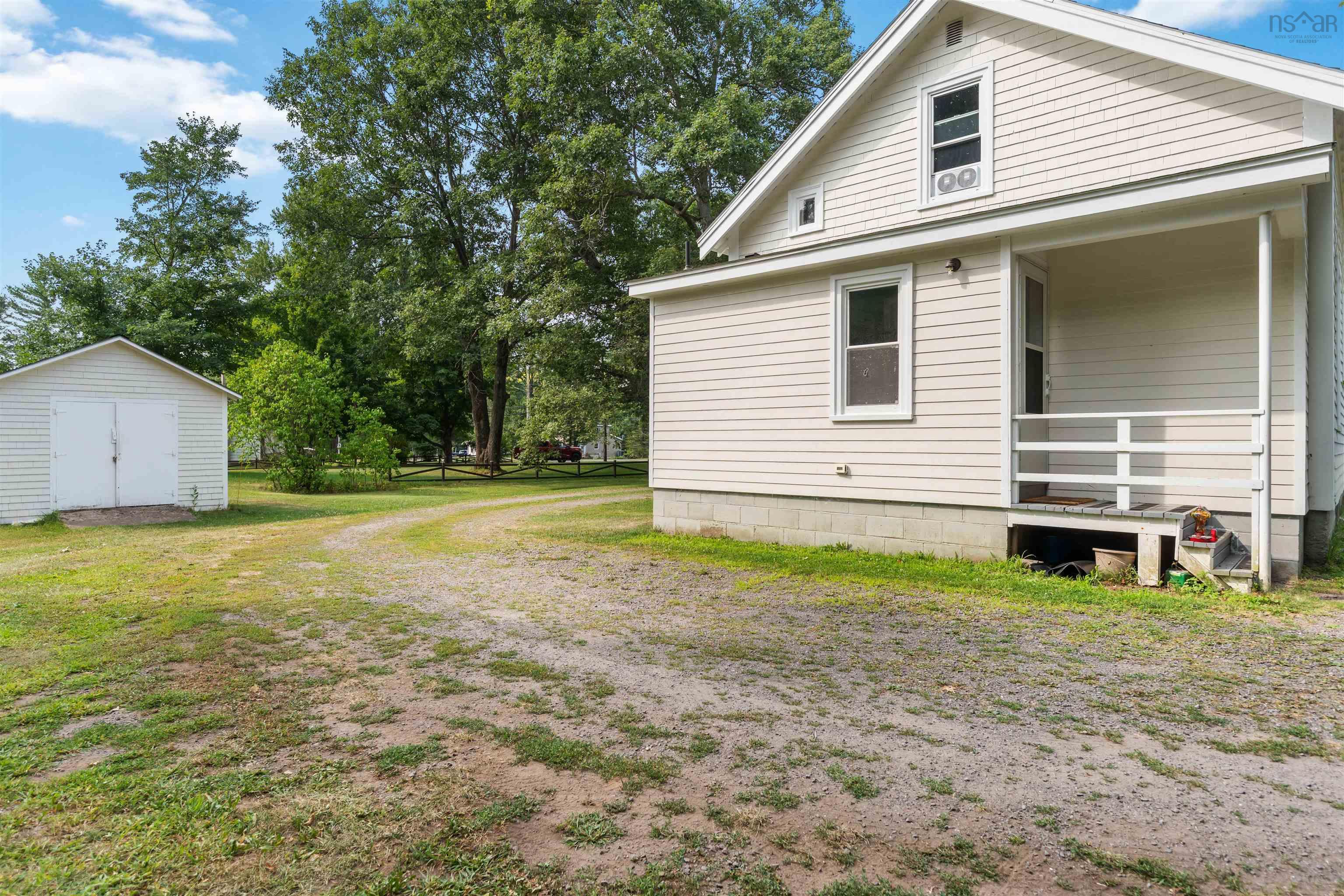 $333,333.00: 1466 Bridge Street, Kingston