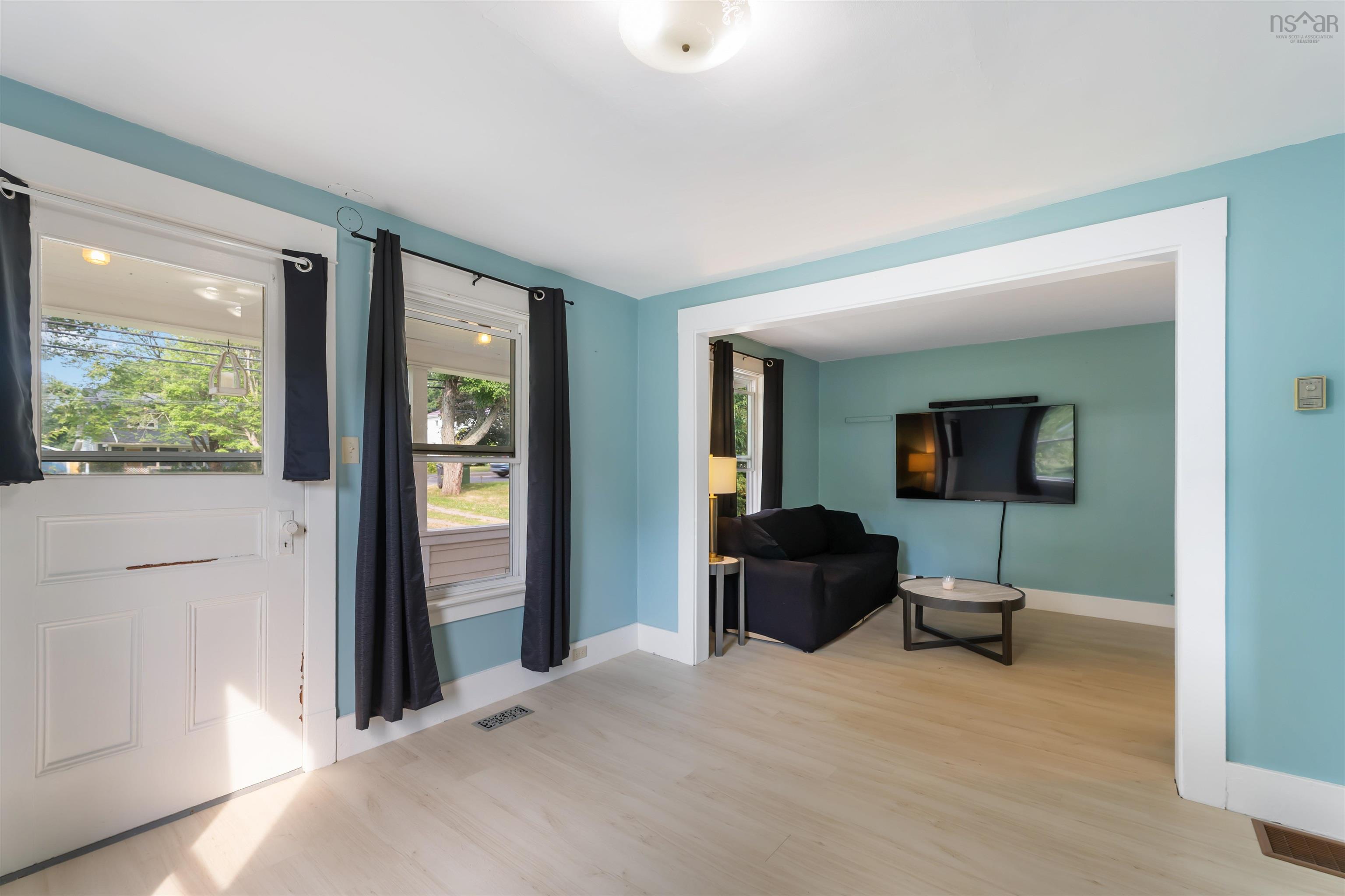 $333,333.00: 1466 Bridge Street, Kingston
