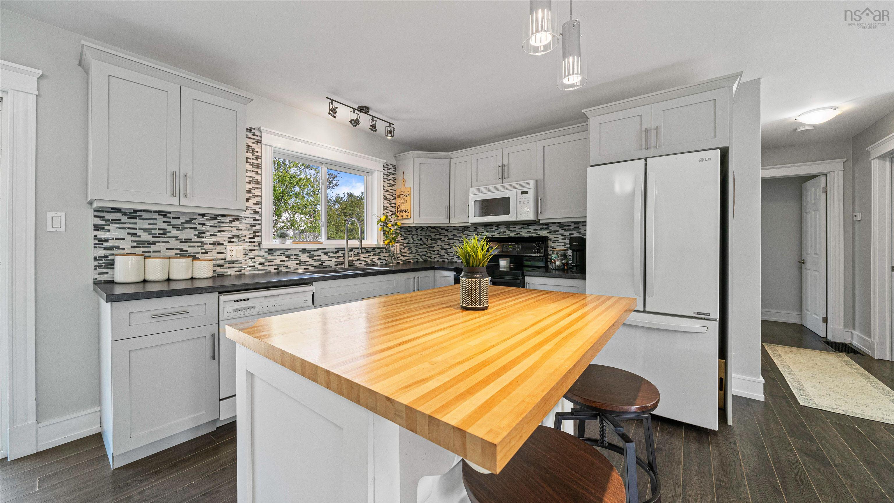 $599,900.00: 6 Norman Boulevard, Hammonds Plains