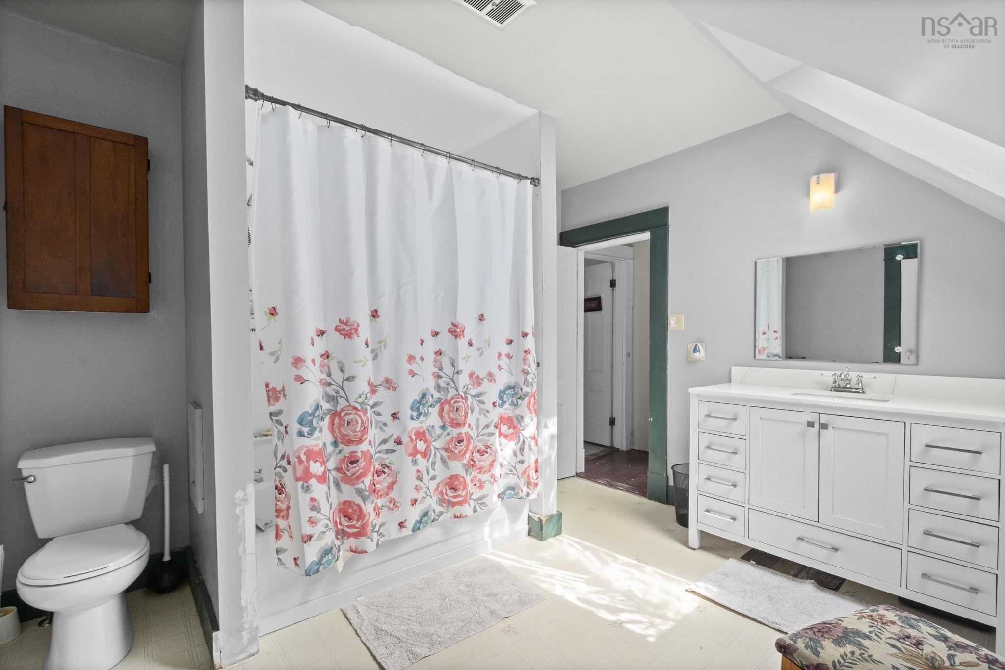 $379,900.00: 1001 BROOKLYN Street, North Kingston
