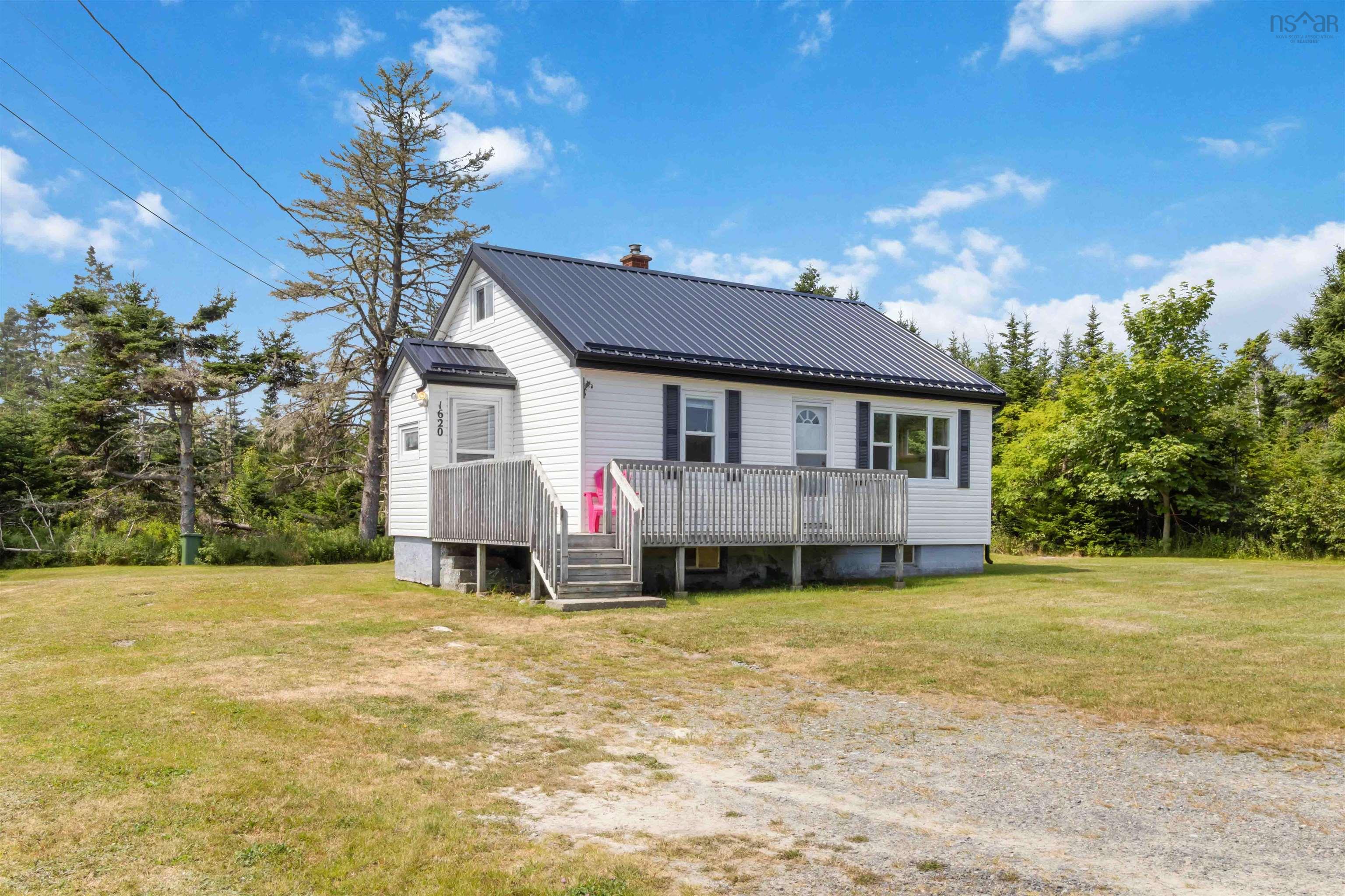 $275,000.00: 1620 Ostrea Lake Road, Musquodoboit Harbour