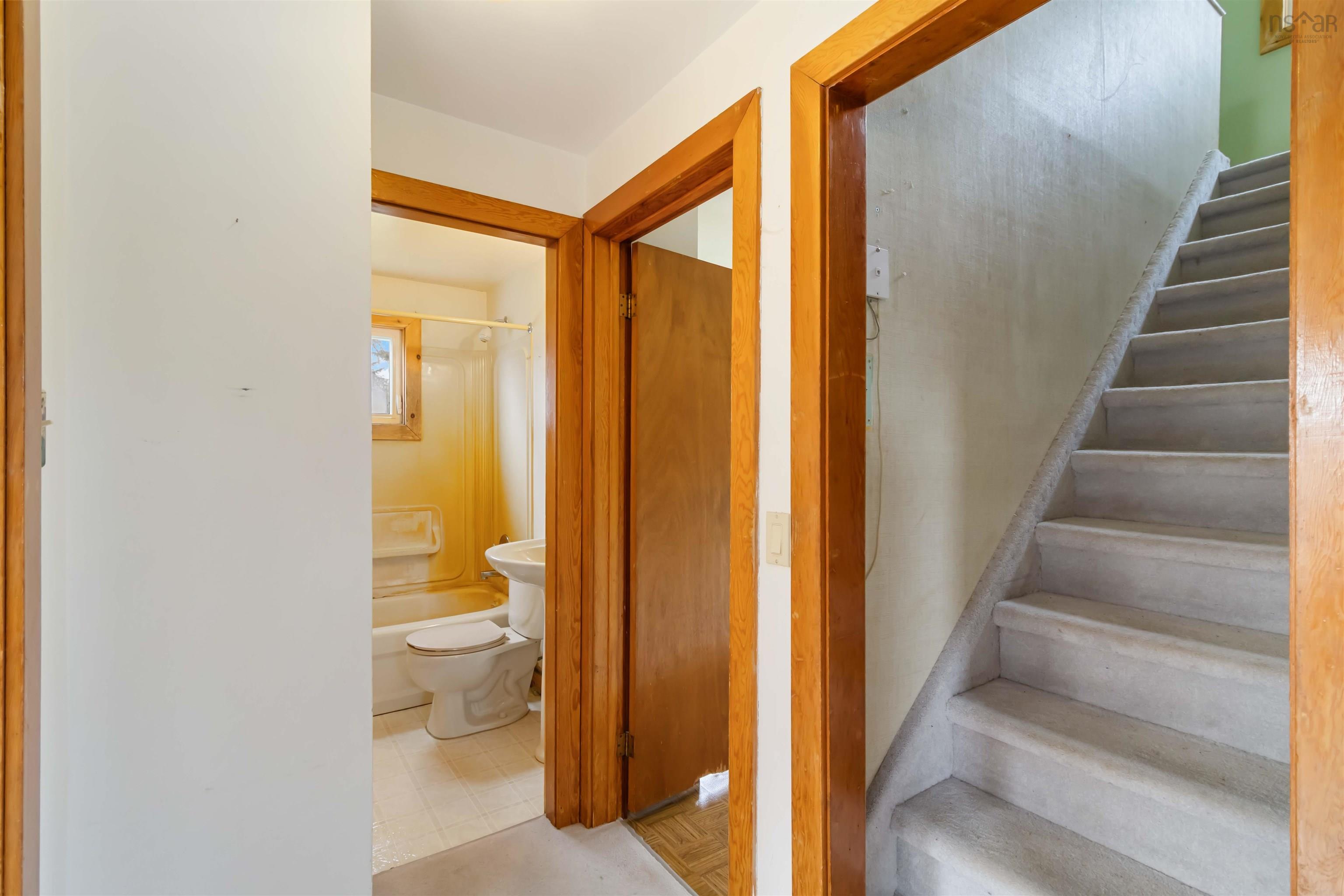 $275,000.00: 1620 Ostrea Lake Road, Musquodoboit Harbour