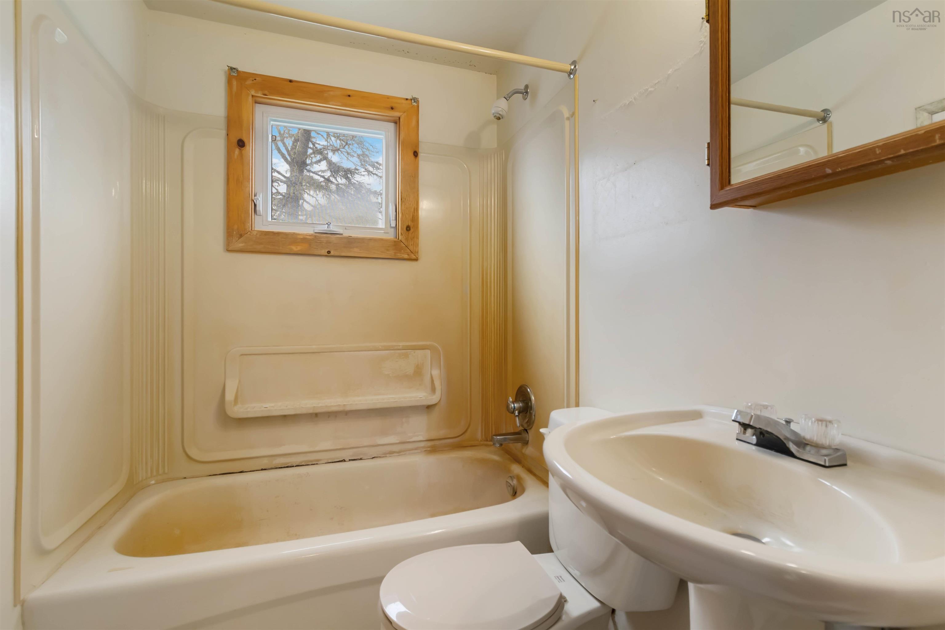 $275,000.00: 1620 Ostrea Lake Road, Musquodoboit Harbour