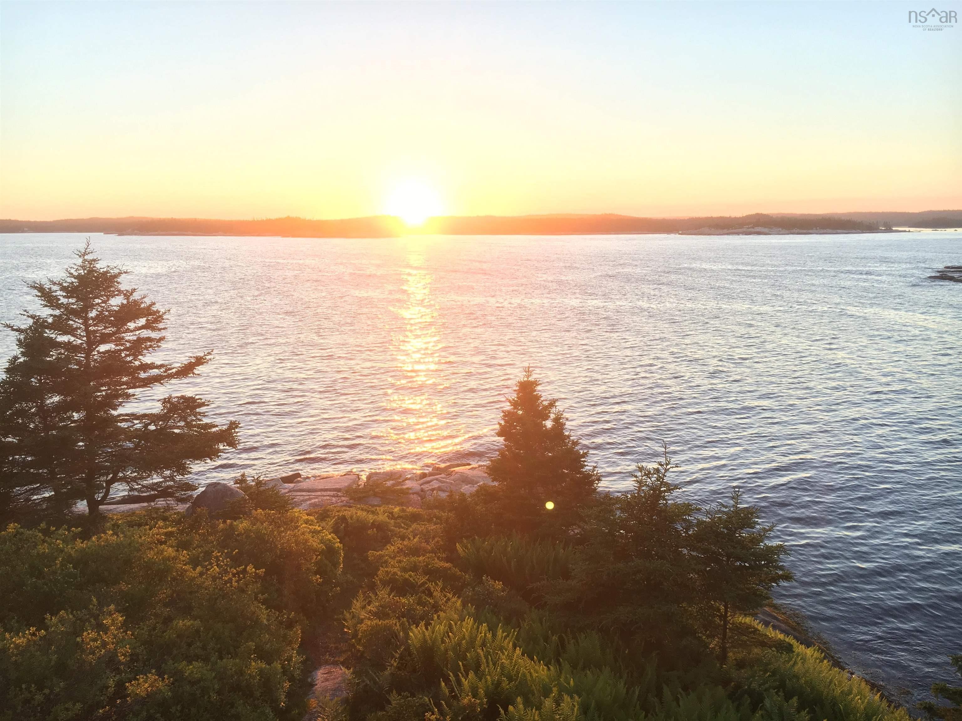 $950,000.00: 5 Black Point Drive, Blind Bay