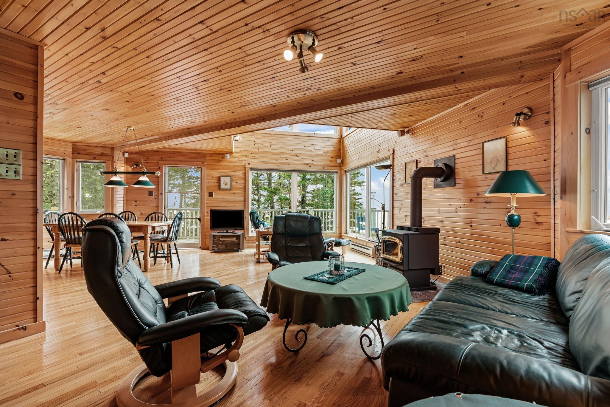$950,000.00: 5 Black Point Drive, Blind Bay