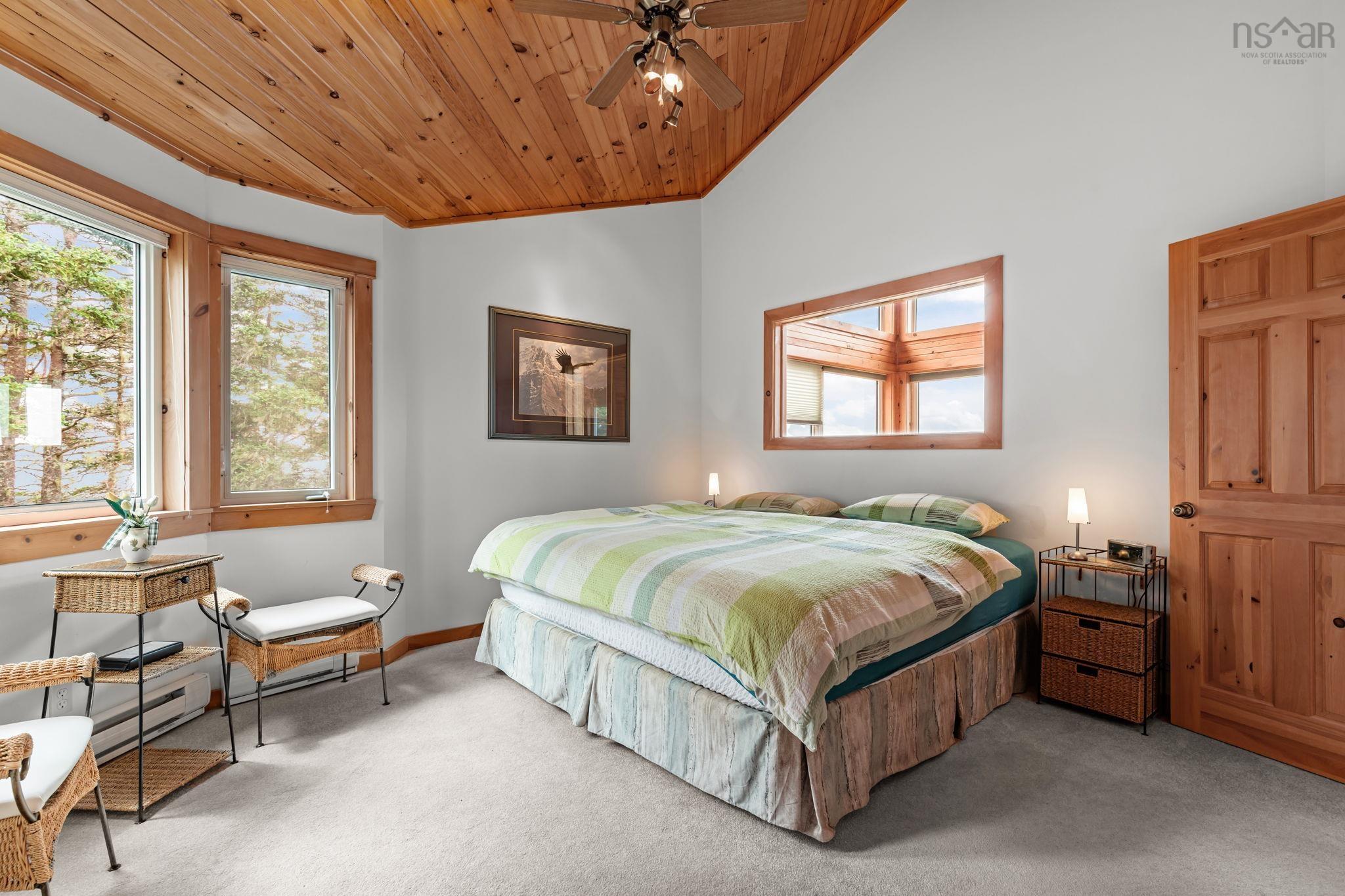 $950,000.00: 5 Black Point Drive, Blind Bay