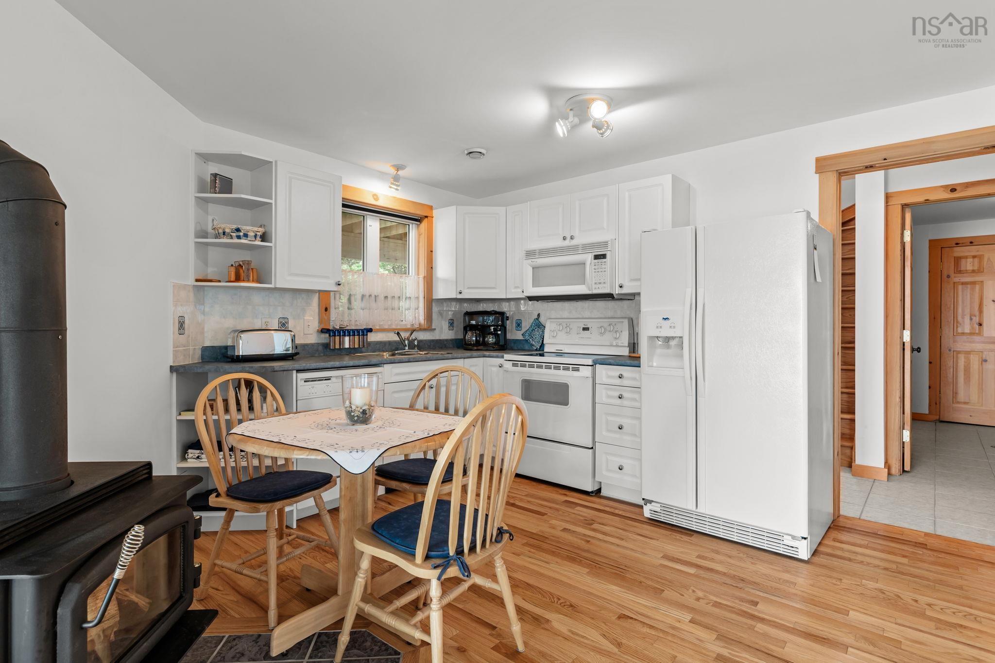 $950,000.00: 5 Black Point Drive, Blind Bay