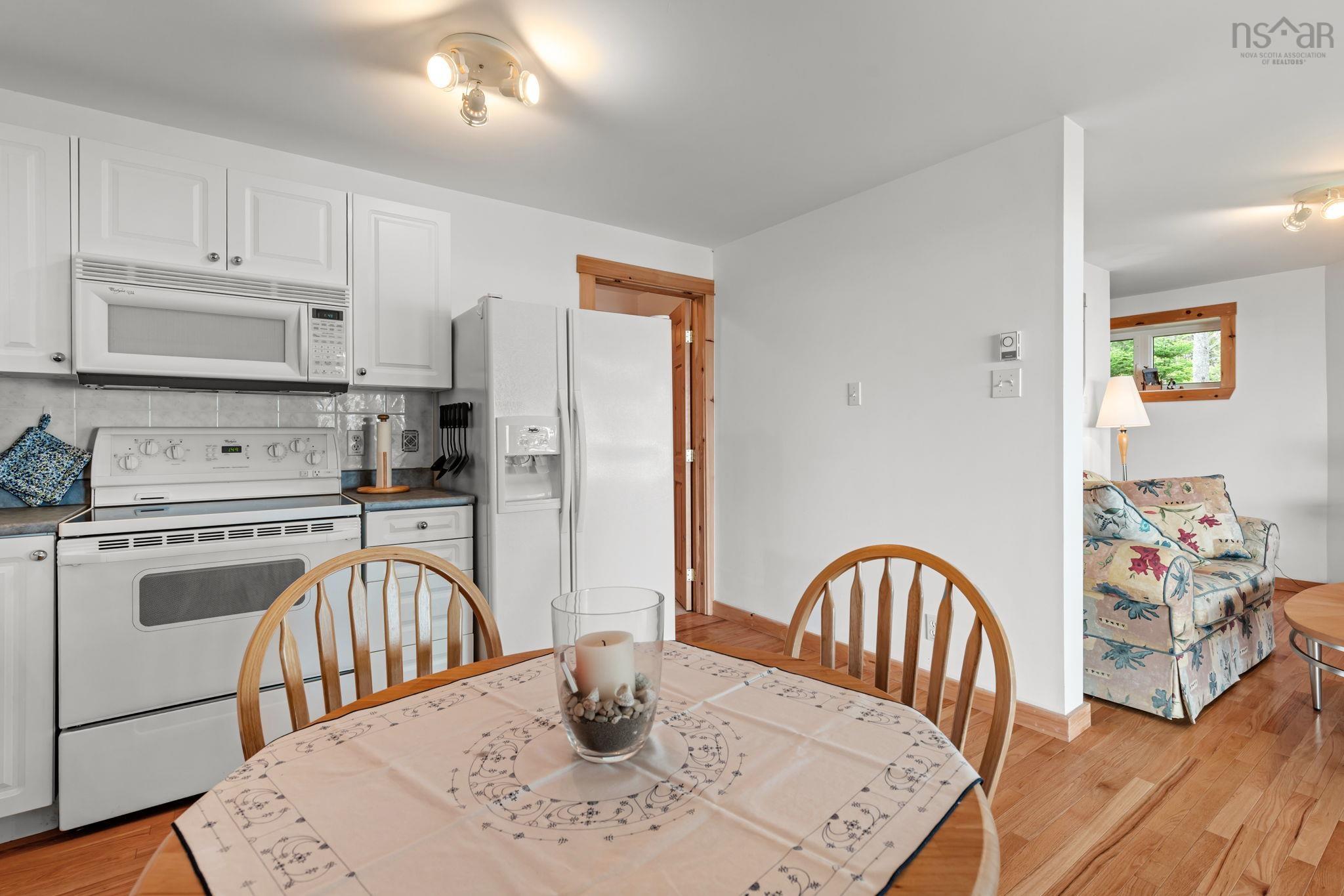 $950,000.00: 5 Black Point Drive, Blind Bay