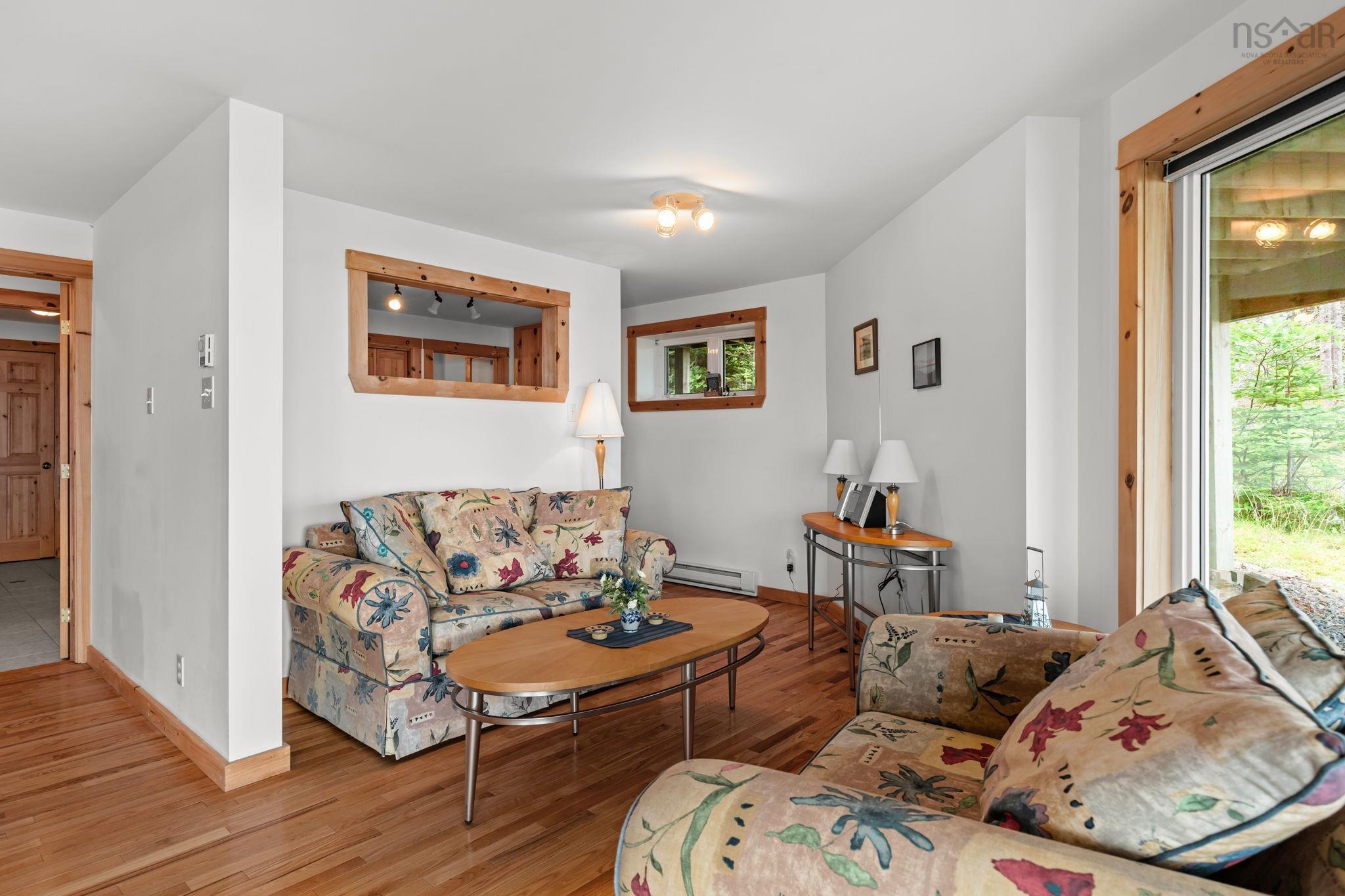 $950,000.00: 5 Black Point Drive, Blind Bay