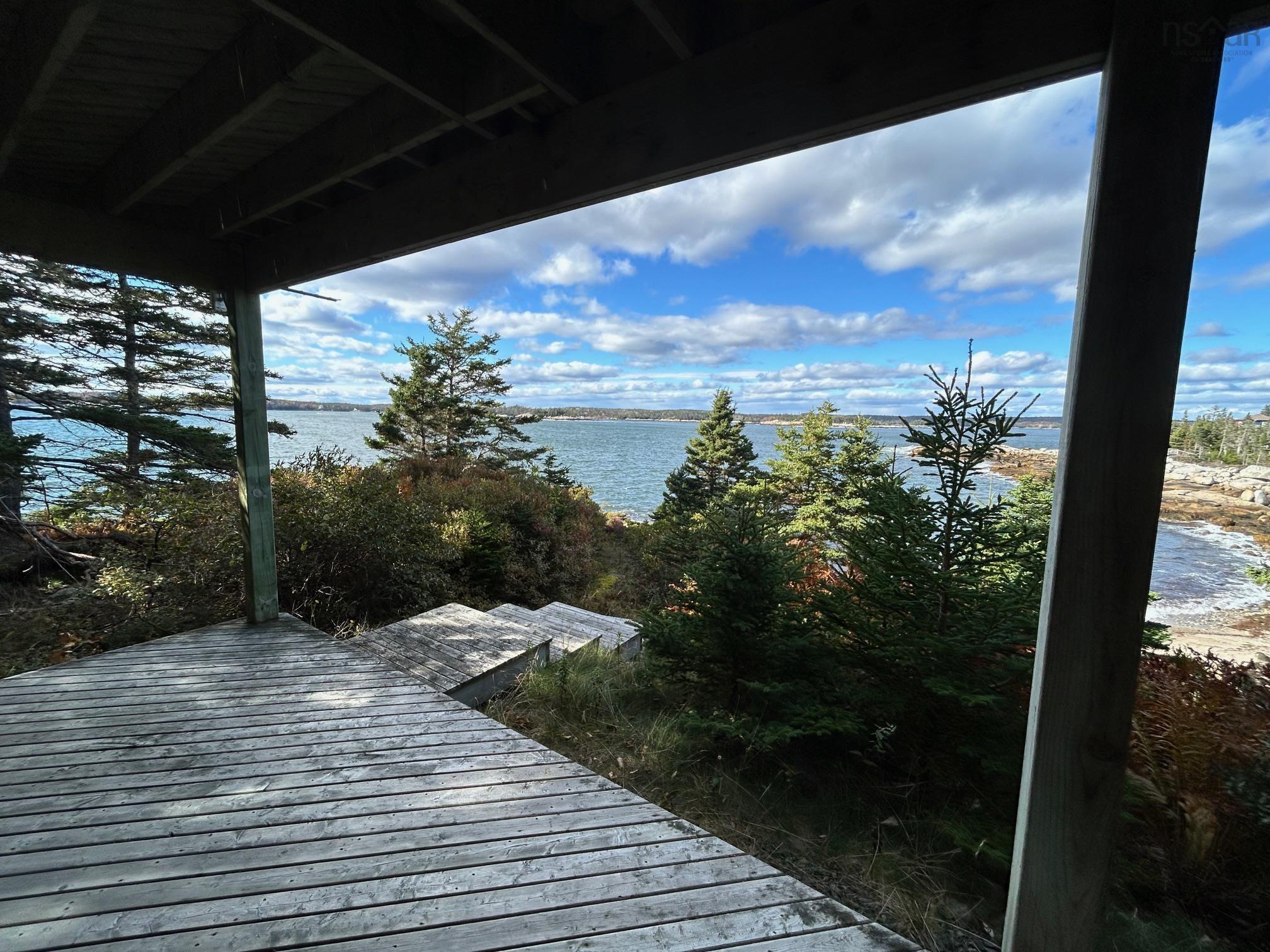 $950,000.00: 5 Black Point Drive, Blind Bay