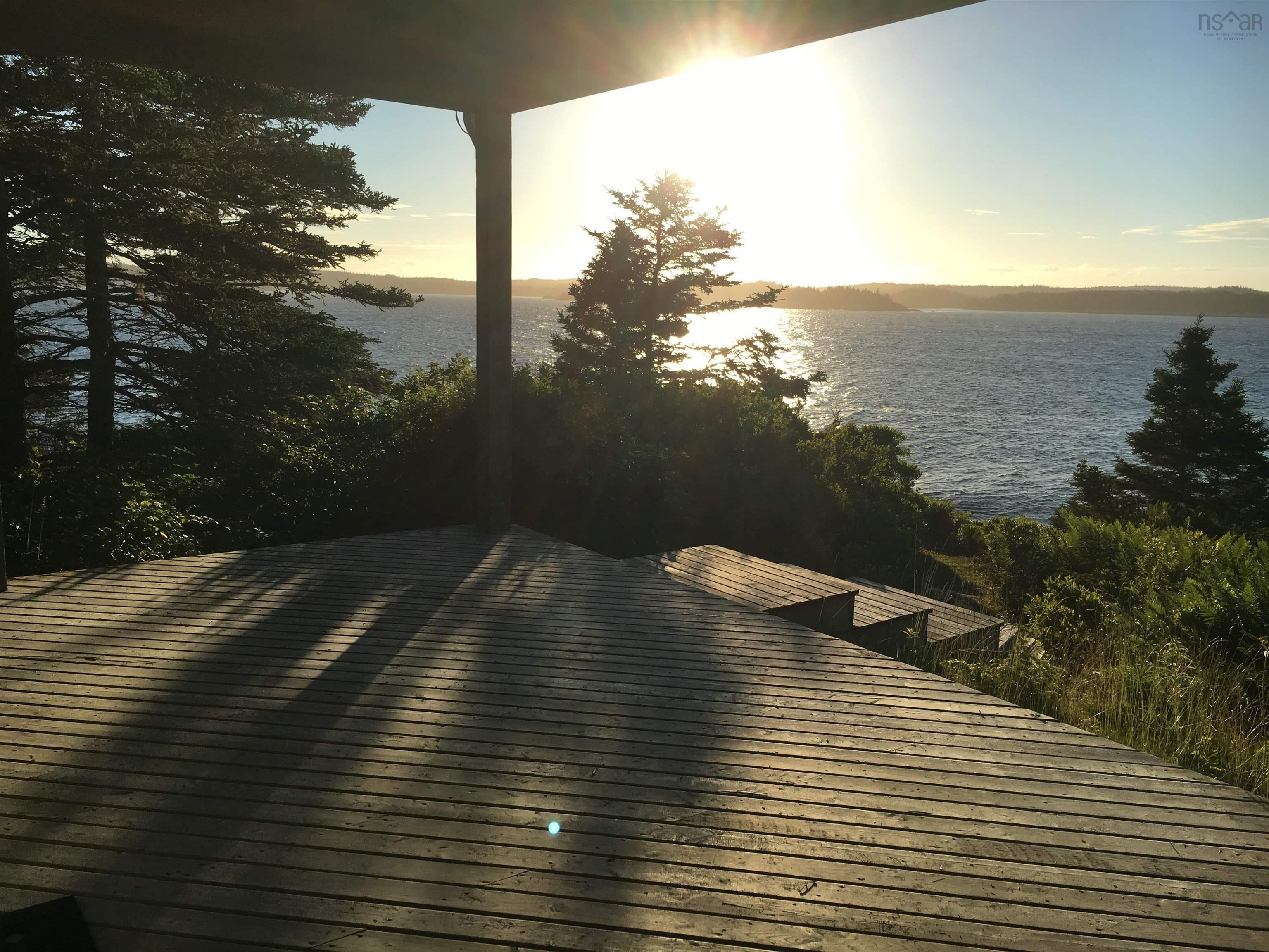 $950,000.00: 5 Black Point Drive, Blind Bay