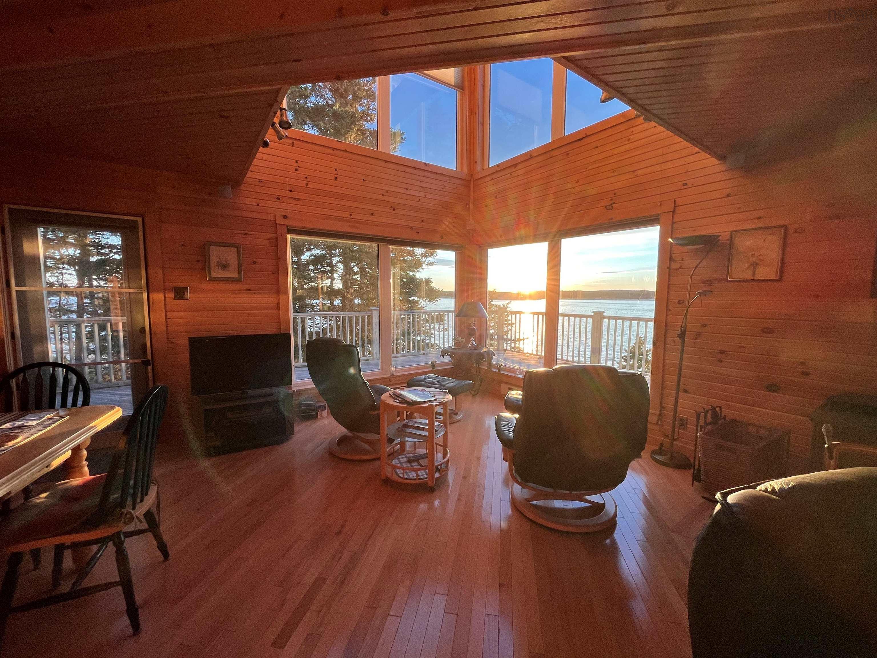 $950,000.00: 5 Black Point Drive, Blind Bay