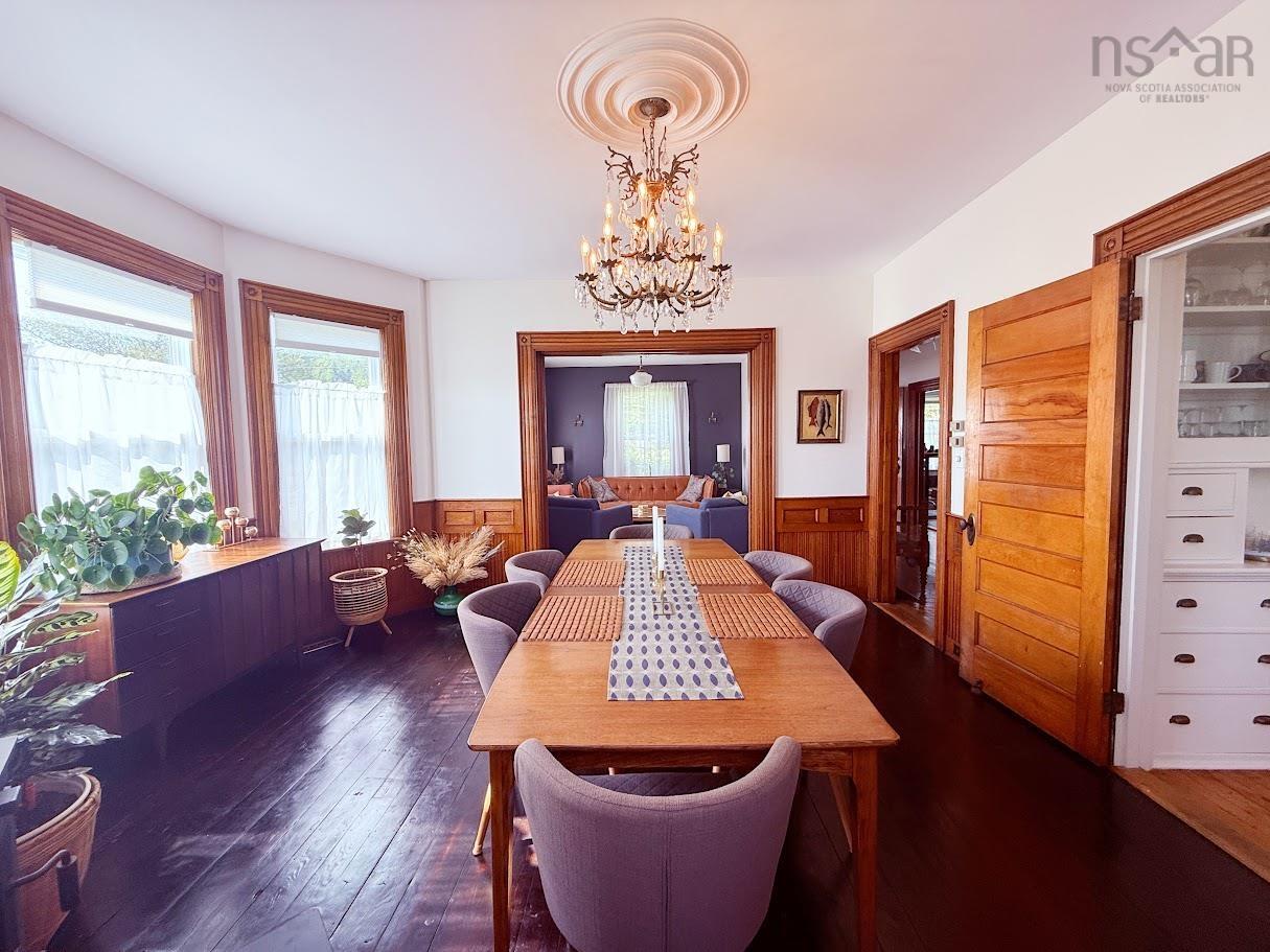 $699,900.00: 235 North Side Road, Riverport