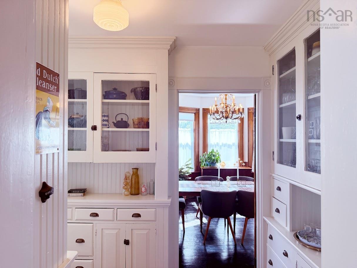 $699,900.00: 235 North Side Road, Riverport