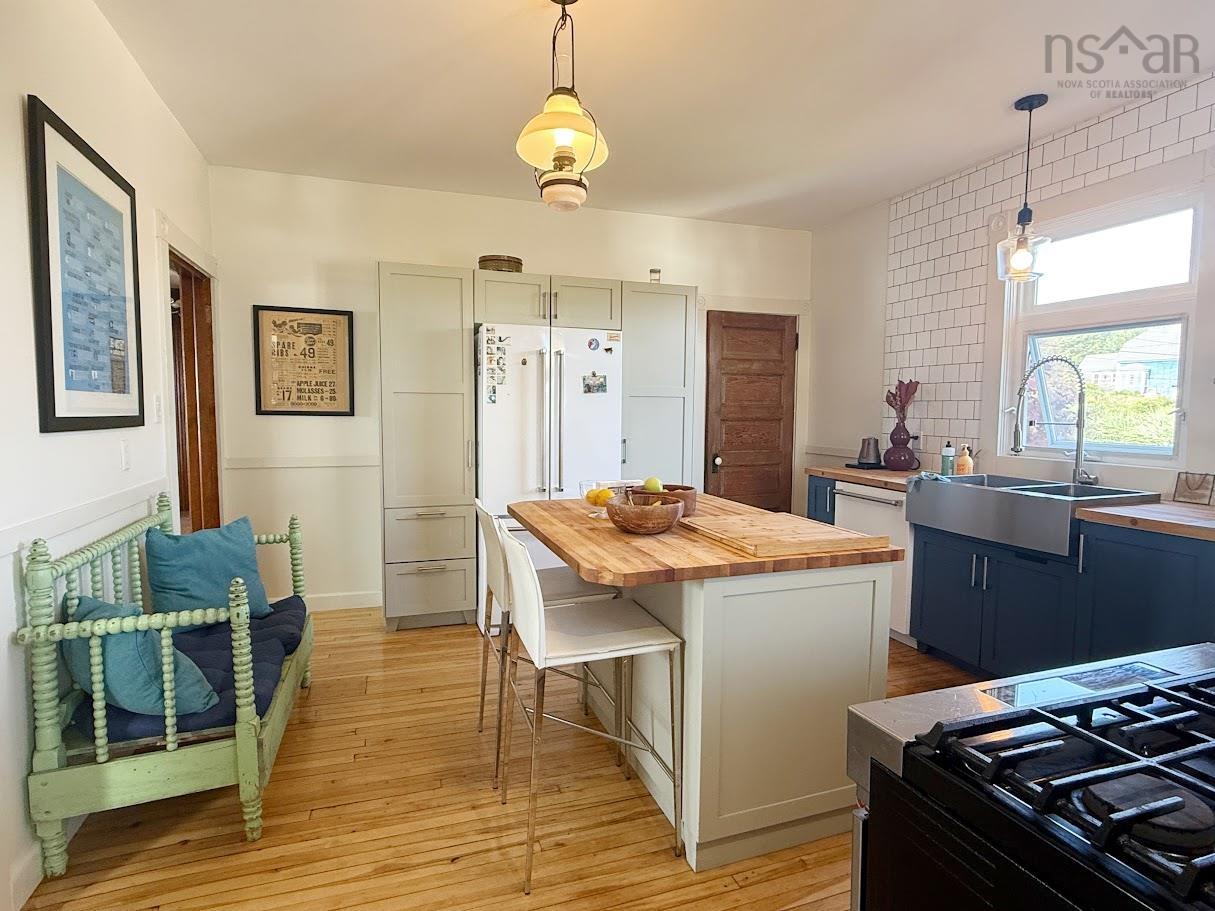 $699,900.00: 235 North Side Road, Riverport