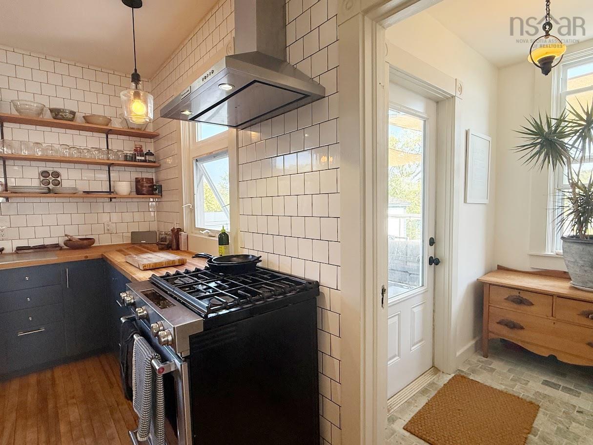 $699,900.00: 235 North Side Road, Riverport