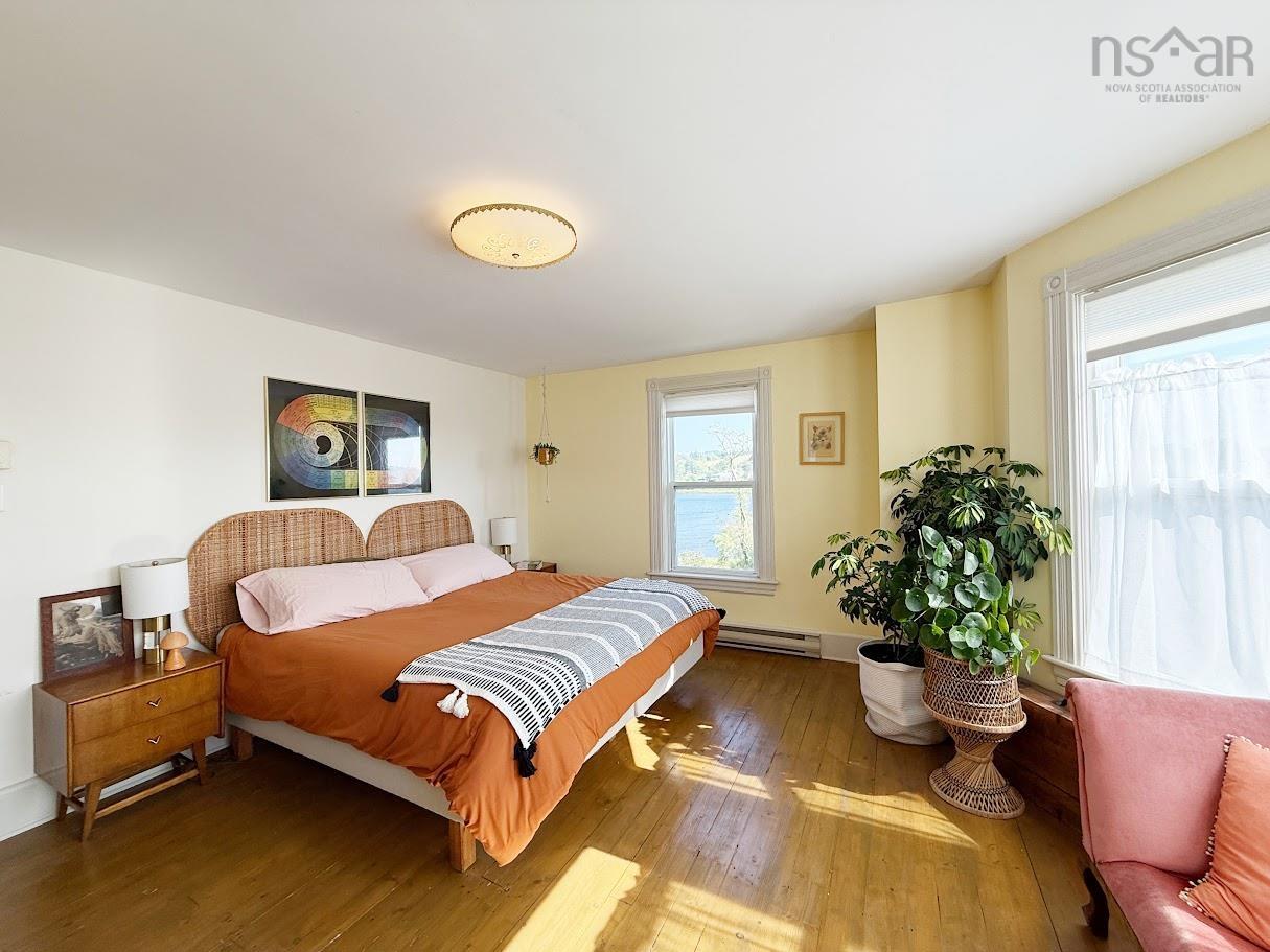 $699,900.00: 235 North Side Road, Riverport