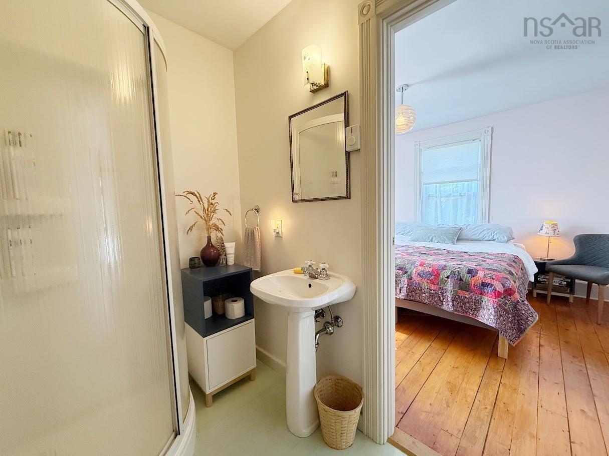 $699,900.00: 235 North Side Road, Riverport