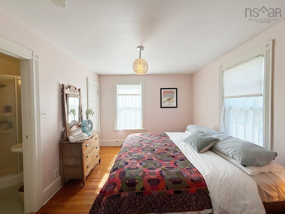 $699,900.00: 235 North Side Road, Riverport