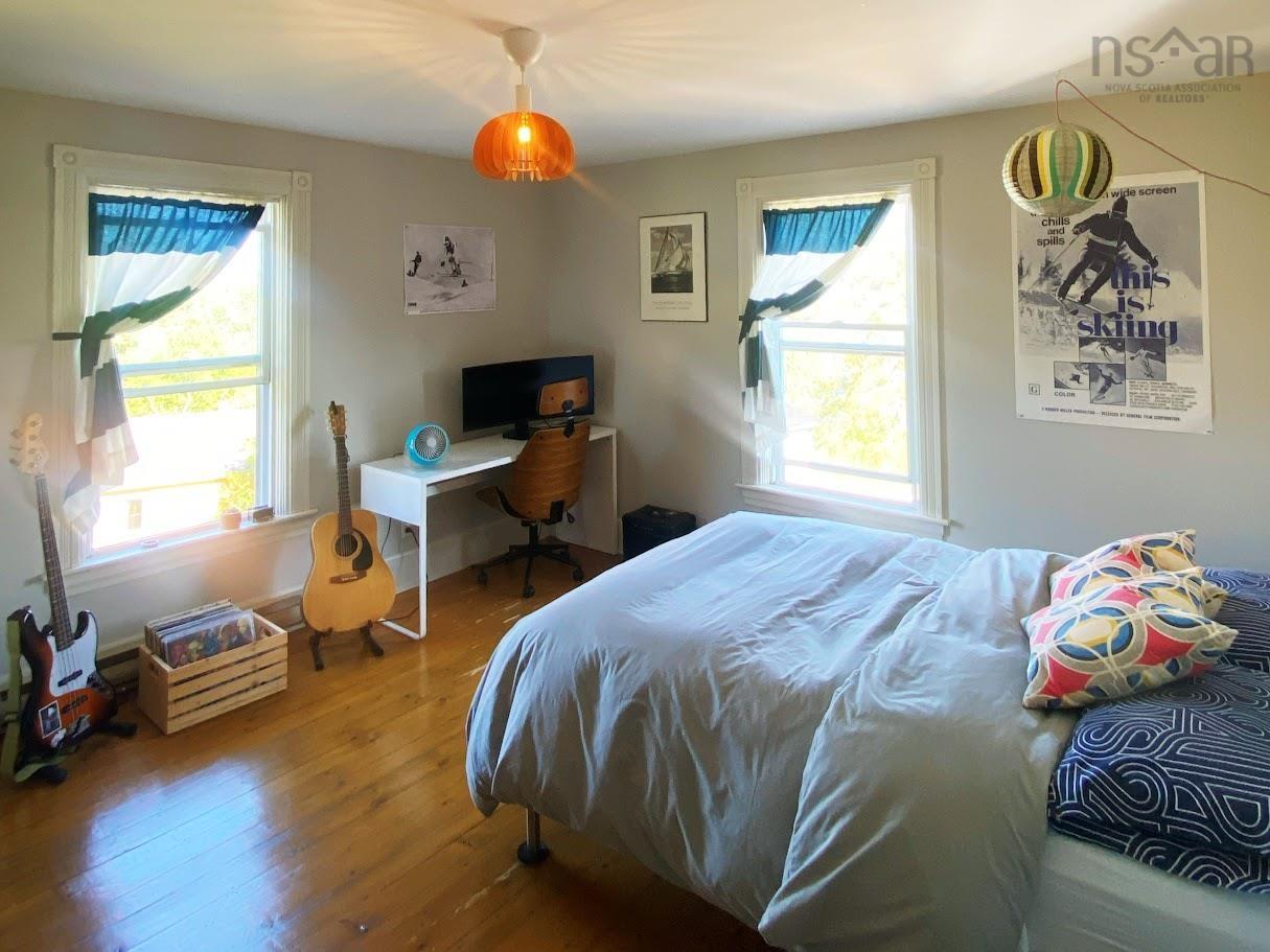 $699,900.00: 235 North Side Road, Riverport