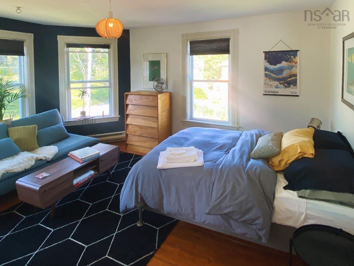 $699,900.00: 235 North Side Road, Riverport