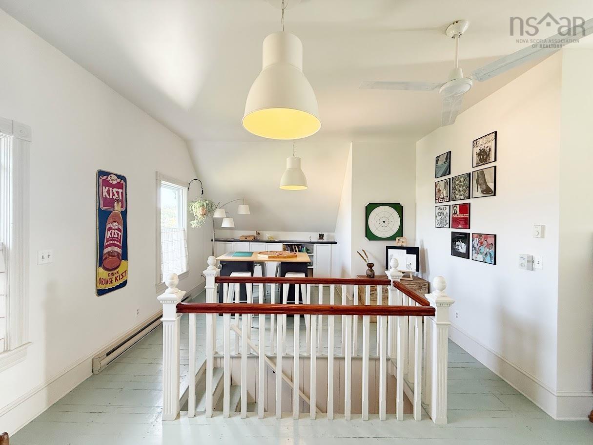 $699,900.00: 235 North Side Road, Riverport