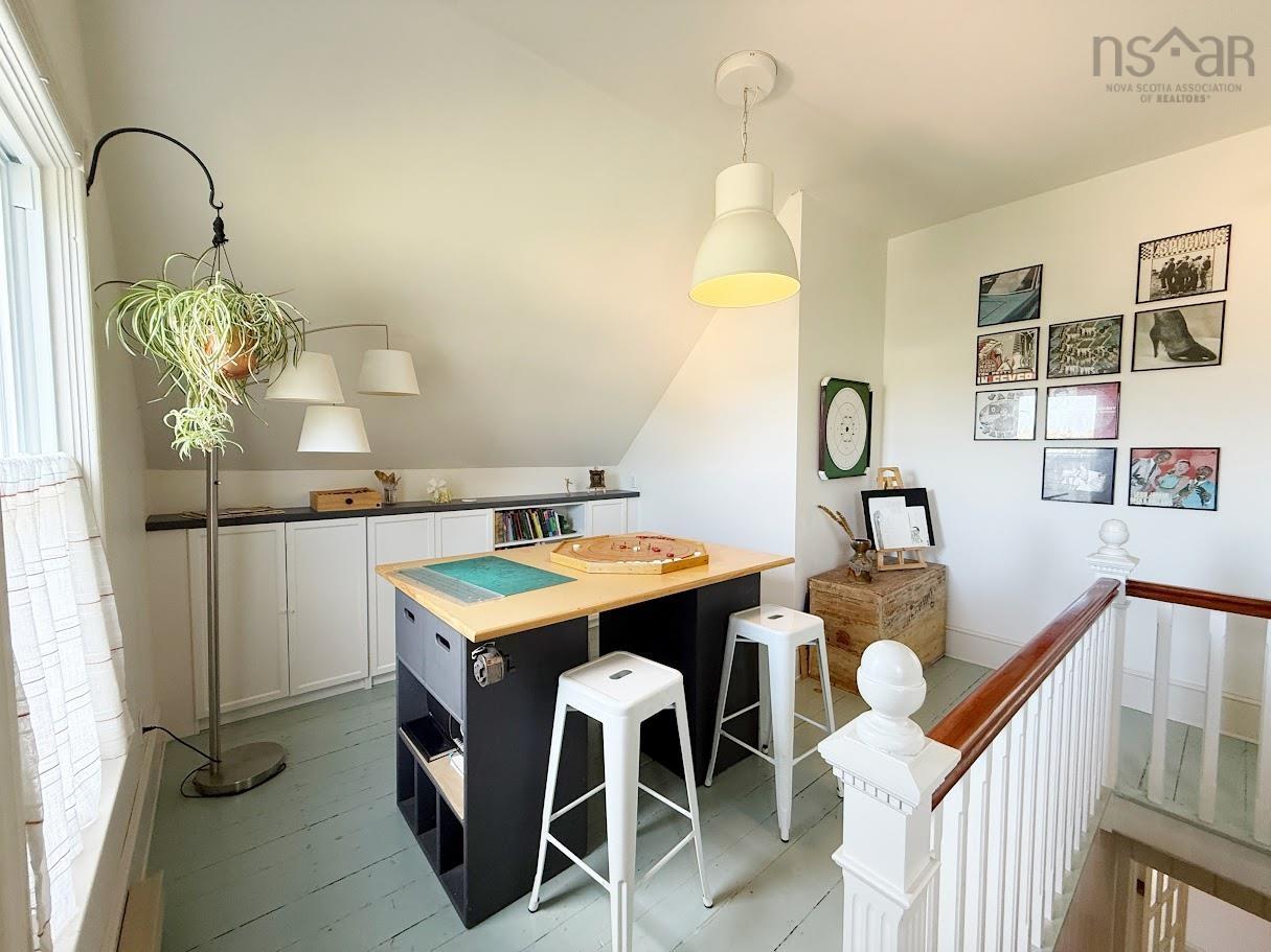 $699,900.00: 235 North Side Road, Riverport