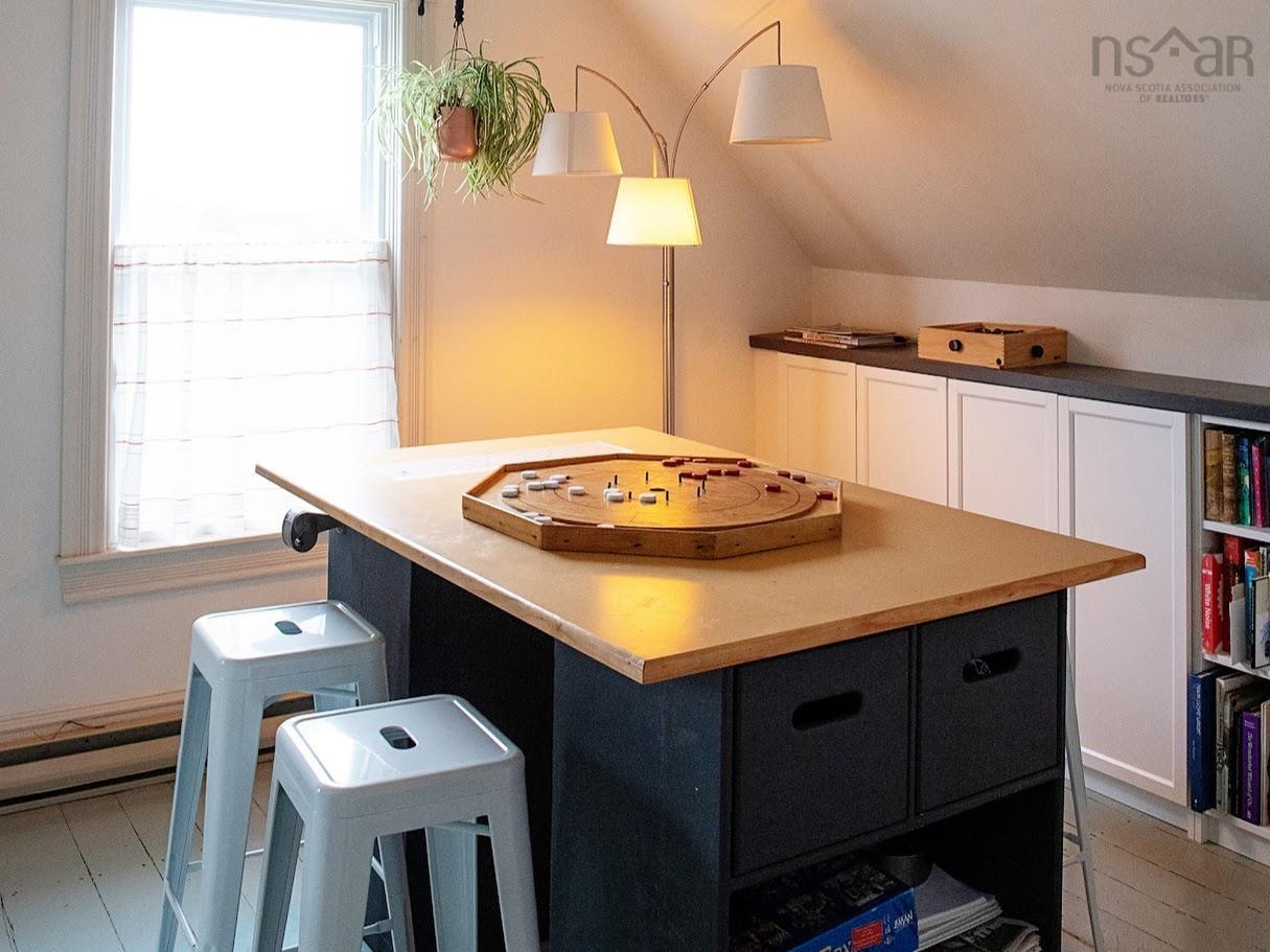 $699,900.00: 235 North Side Road, Riverport