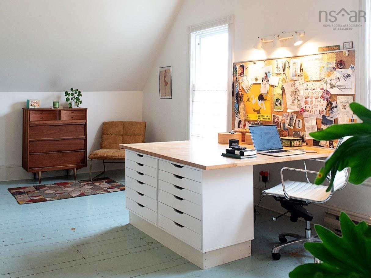 $699,900.00: 235 North Side Road, Riverport