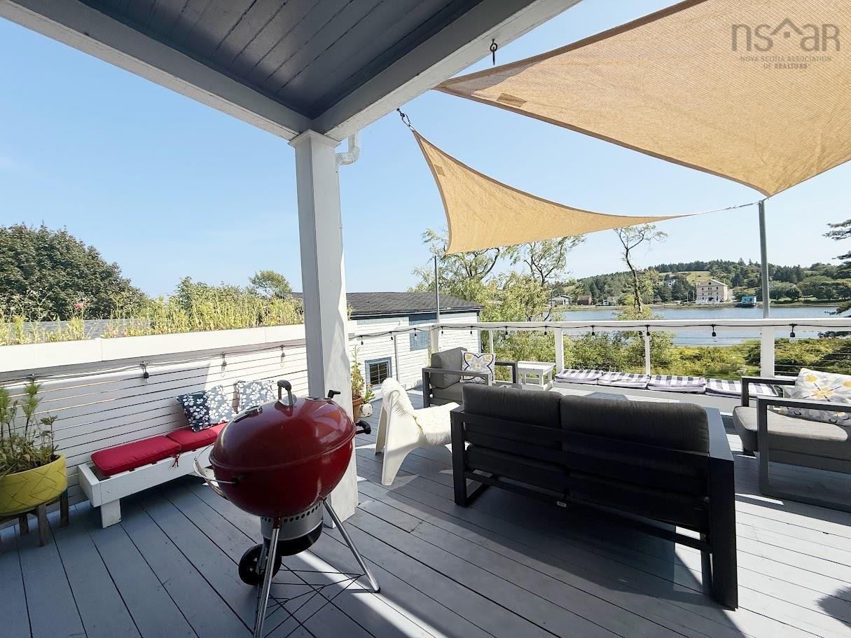 $699,900.00: 235 North Side Road, Riverport