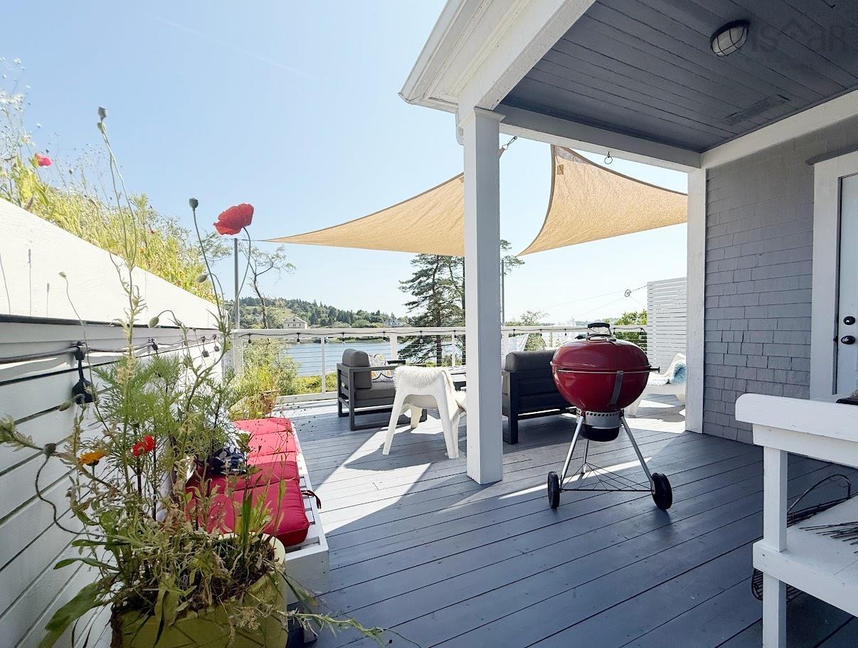 $699,900.00: 235 North Side Road, Riverport