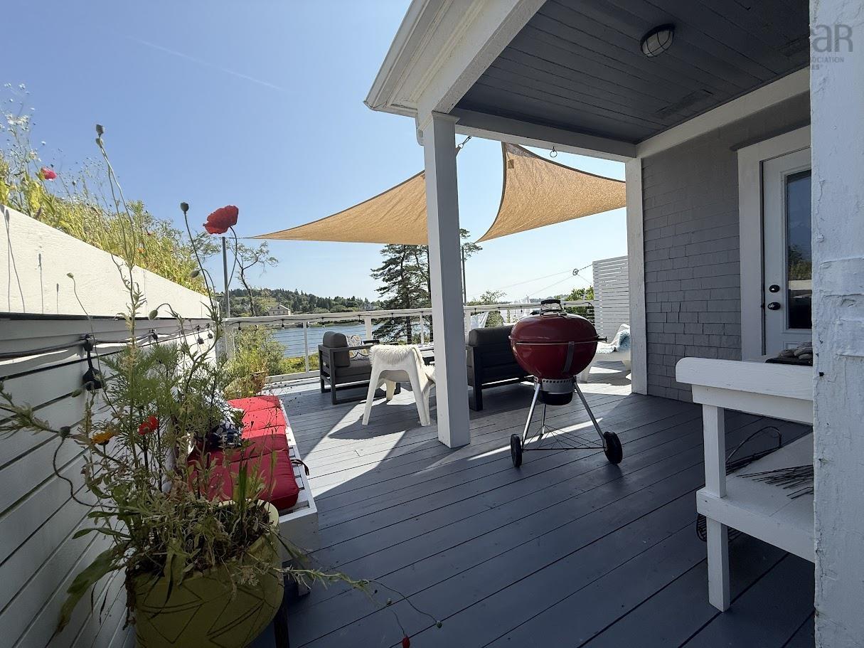 $699,900.00: 235 North Side Road, Riverport