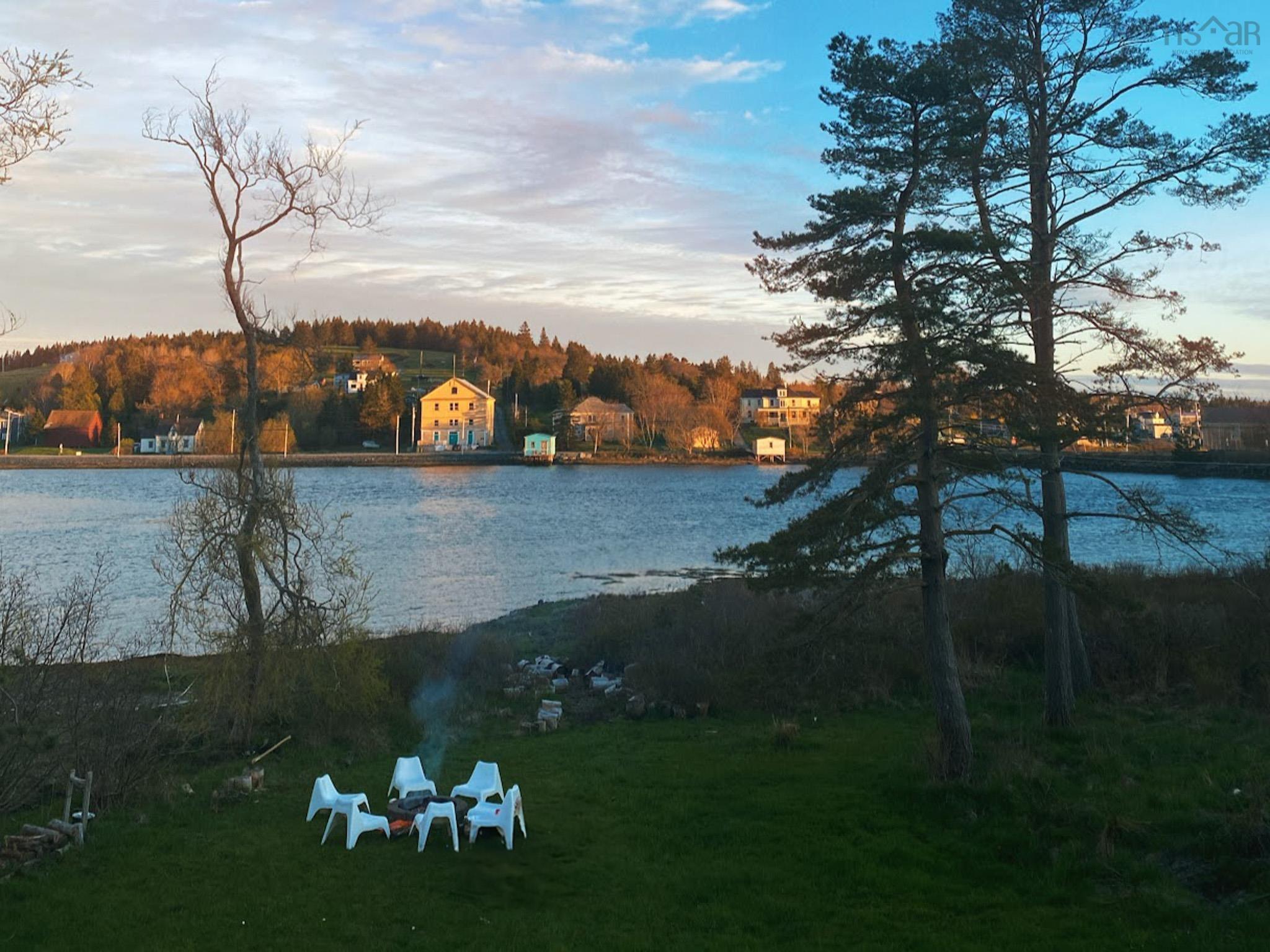 $699,900.00: 235 North Side Road, Riverport