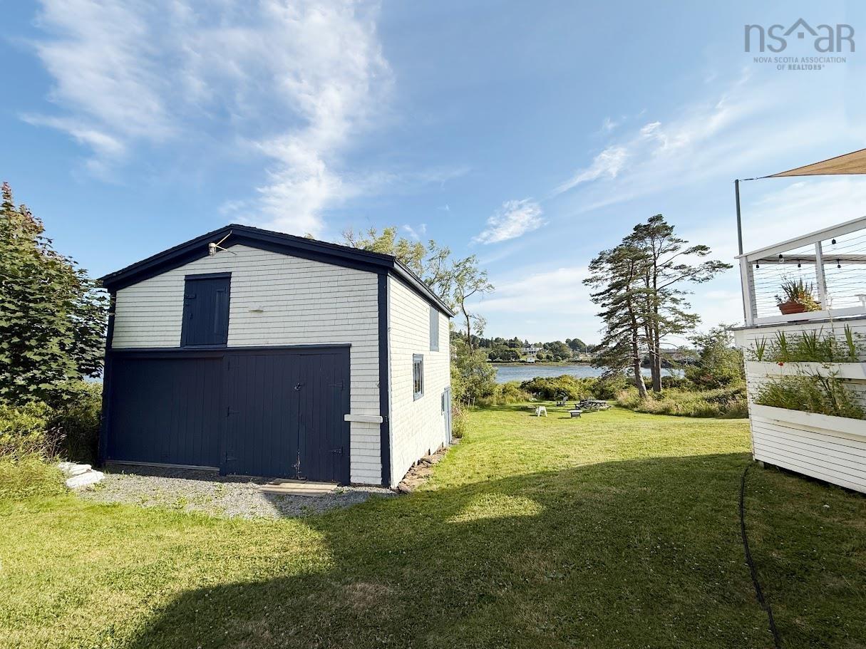 $699,900.00: 235 North Side Road, Riverport