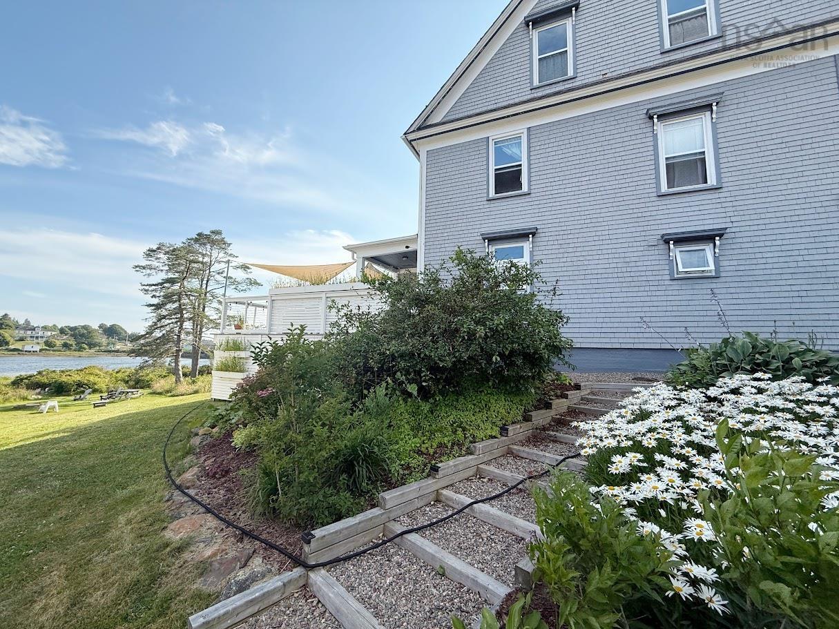 $699,900.00: 235 North Side Road, Riverport