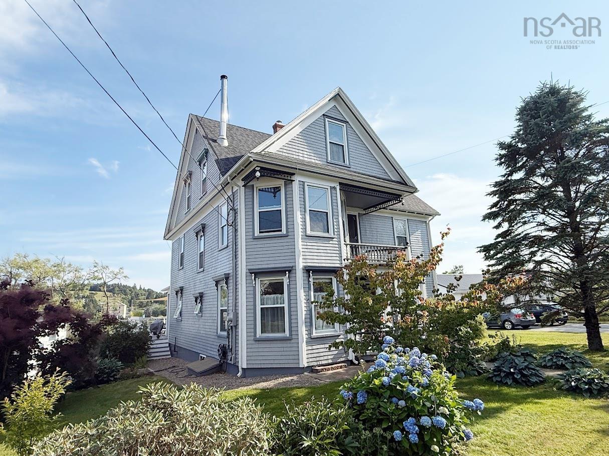 $699,900.00: 235 North Side Road, Riverport