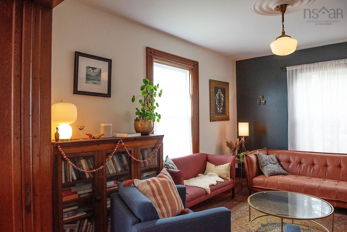 $699,900.00: 235 North Side Road, Riverport