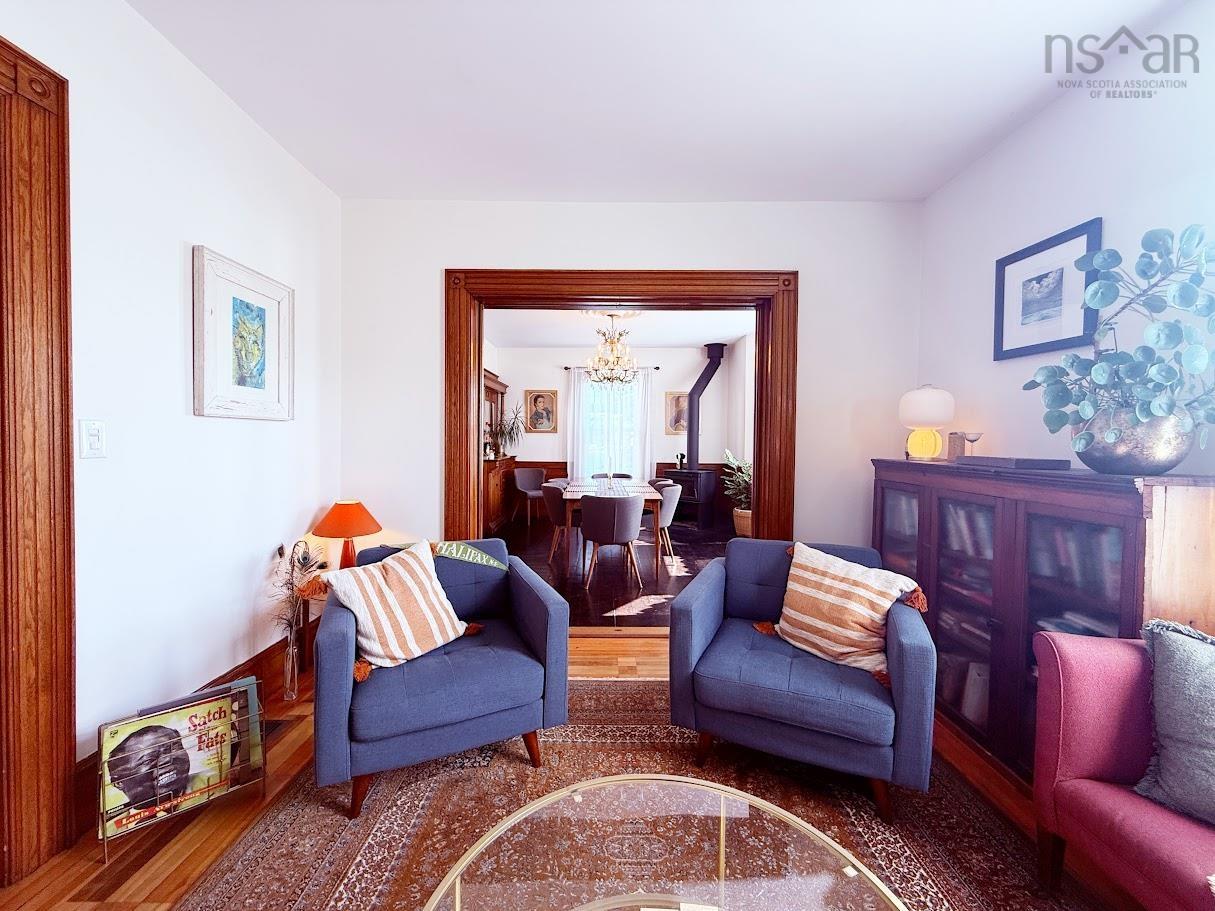 $699,900.00: 235 North Side Road, Riverport