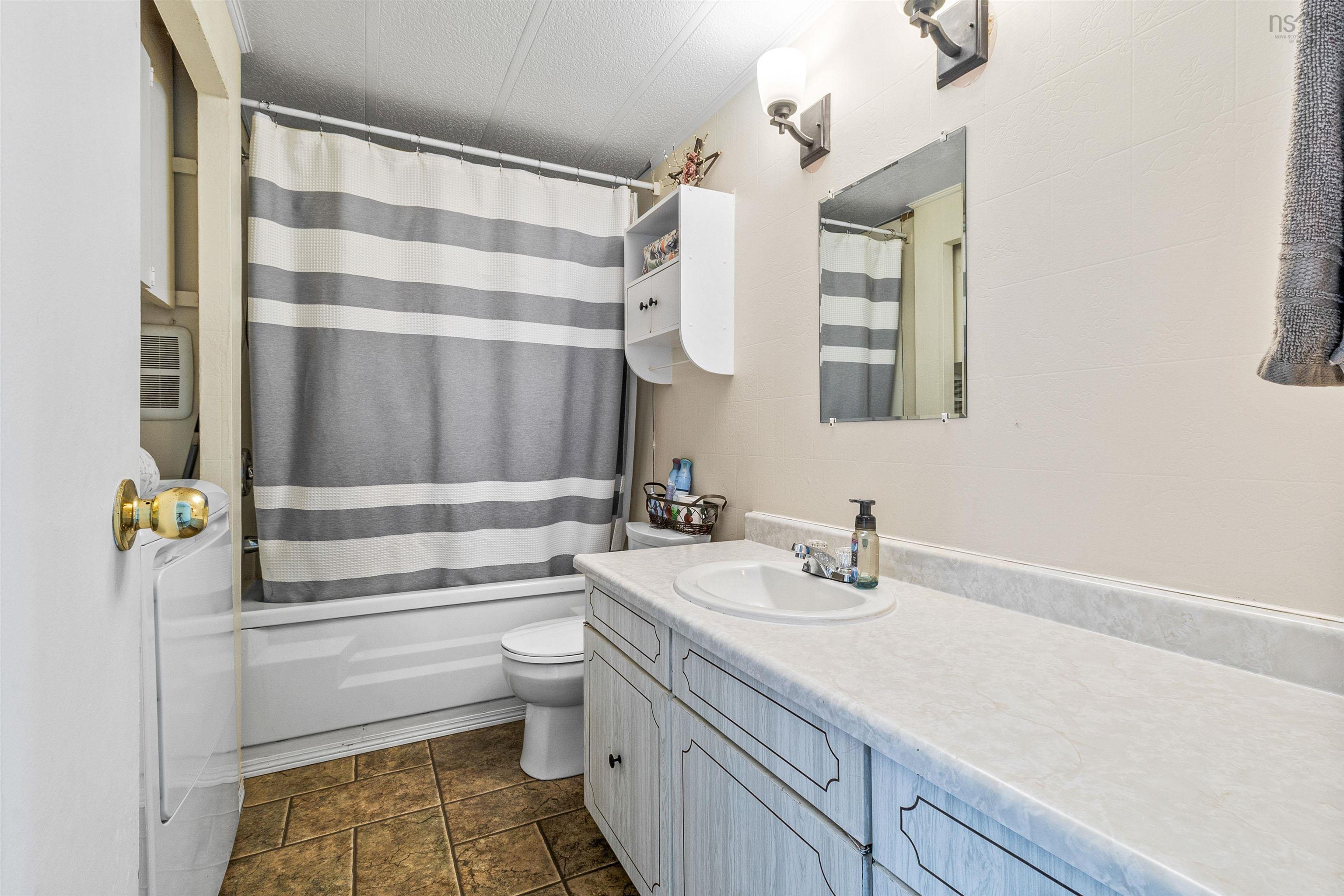 $299,900.00: 777 Collier Road E, Ardoise