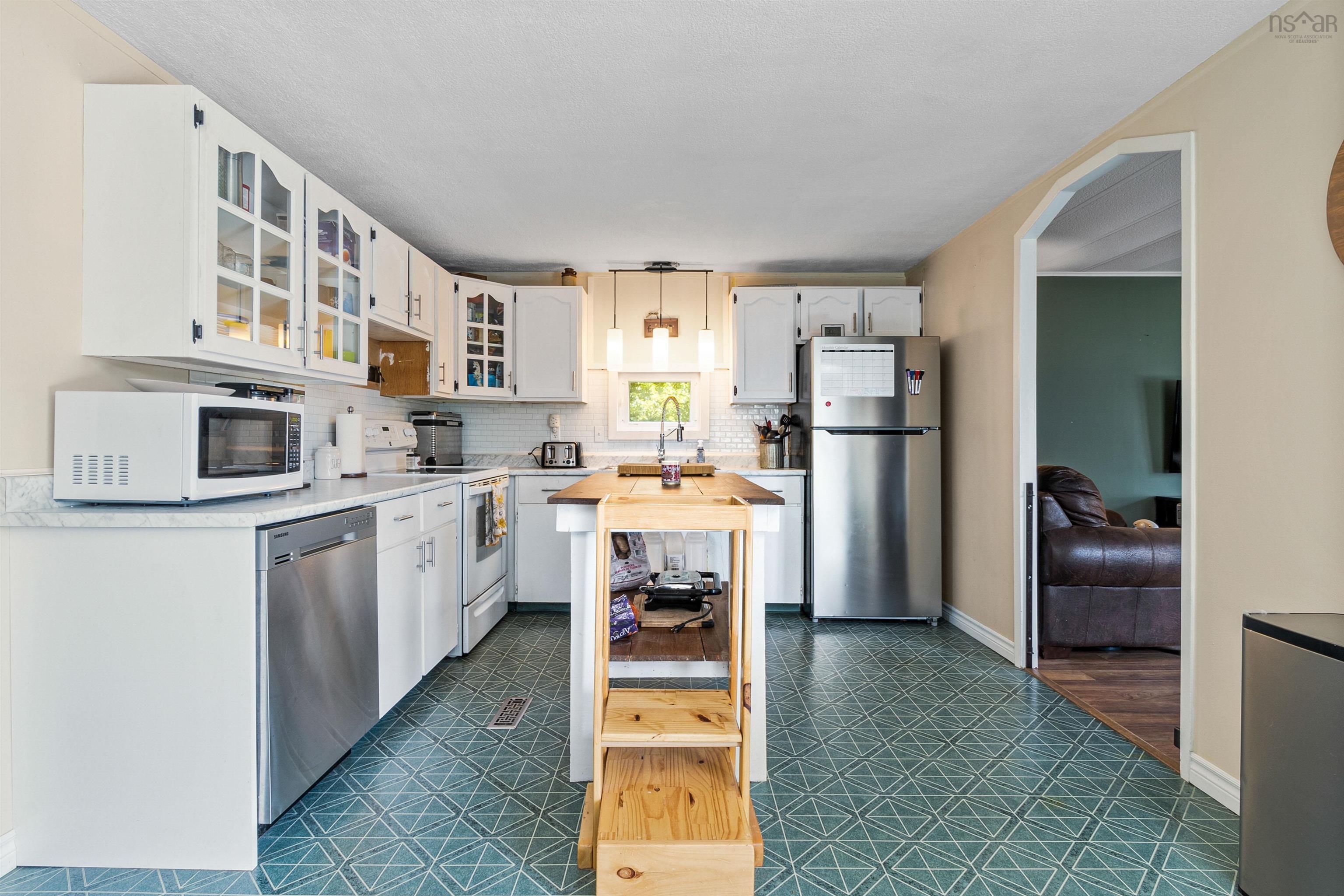 $299,900.00: 777 Collier Road E, Ardoise